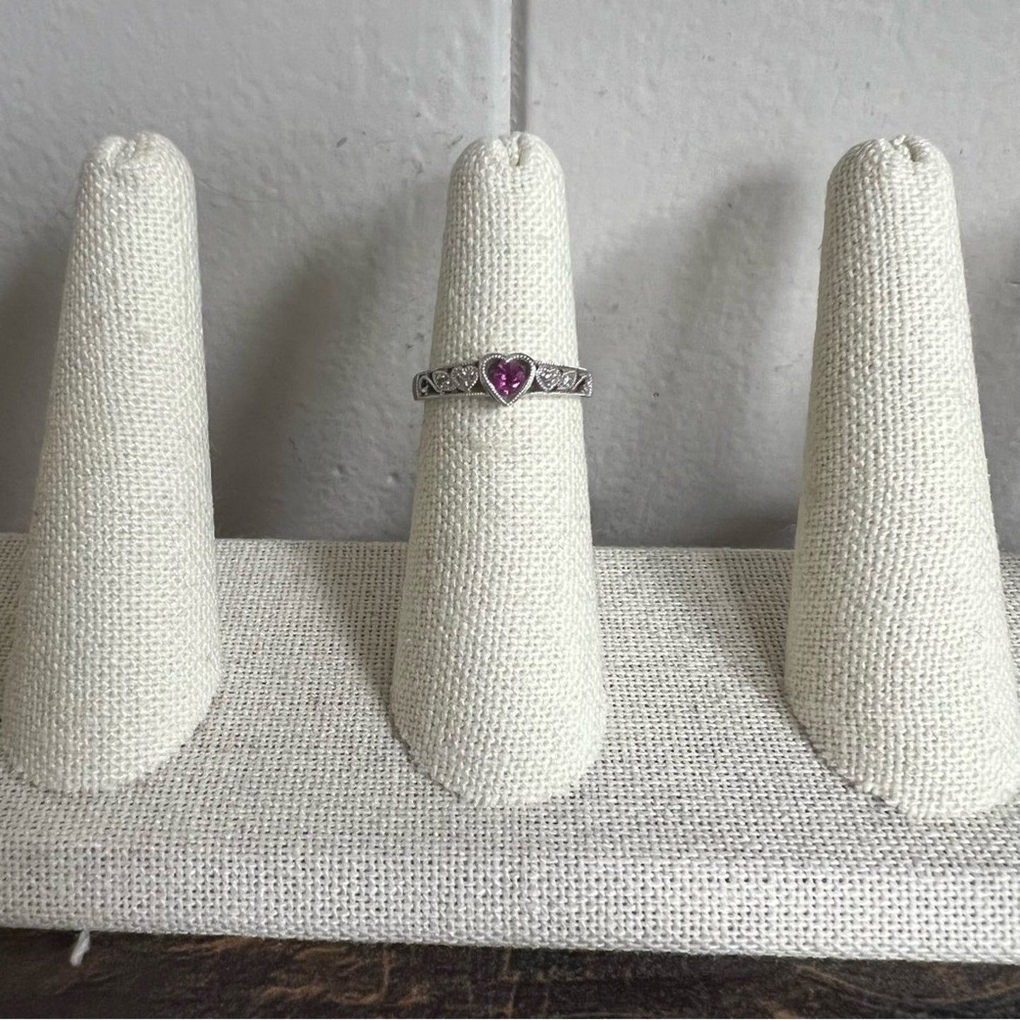 10K White Gold heart Ring with diamonds Helzberg Diamonds SZ 5.5
