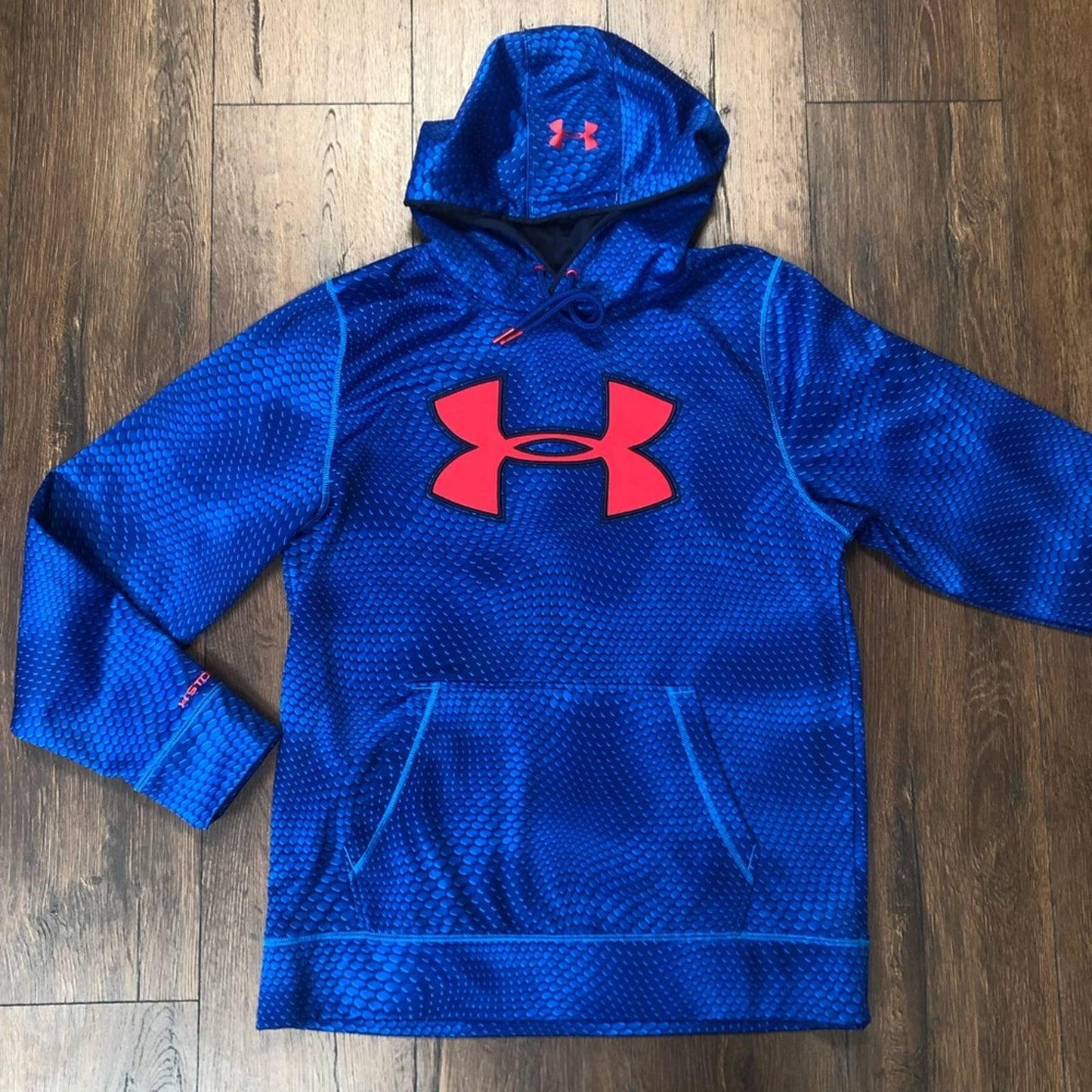 Men’s Under Armour hoodie SZ MED