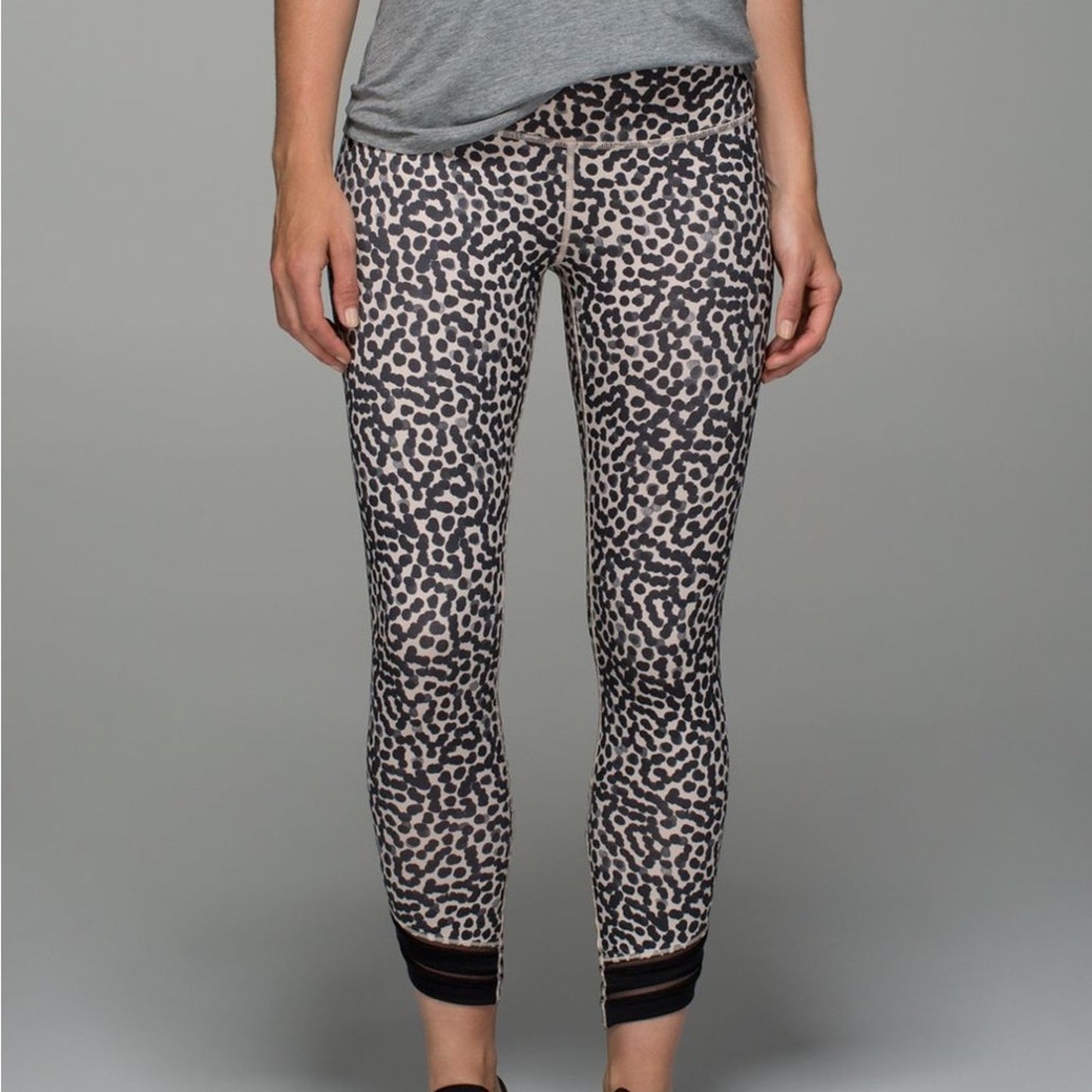 Lululemon High Times Pant *Wrap Mesh
Ace Spot Grain Black / Black SZ 6
