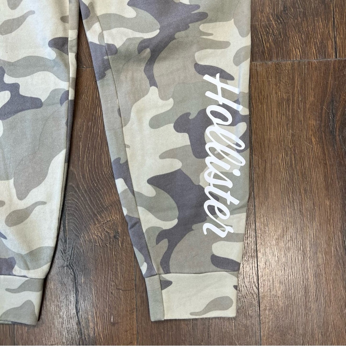 Hollister camo jogger sweats SZ LG