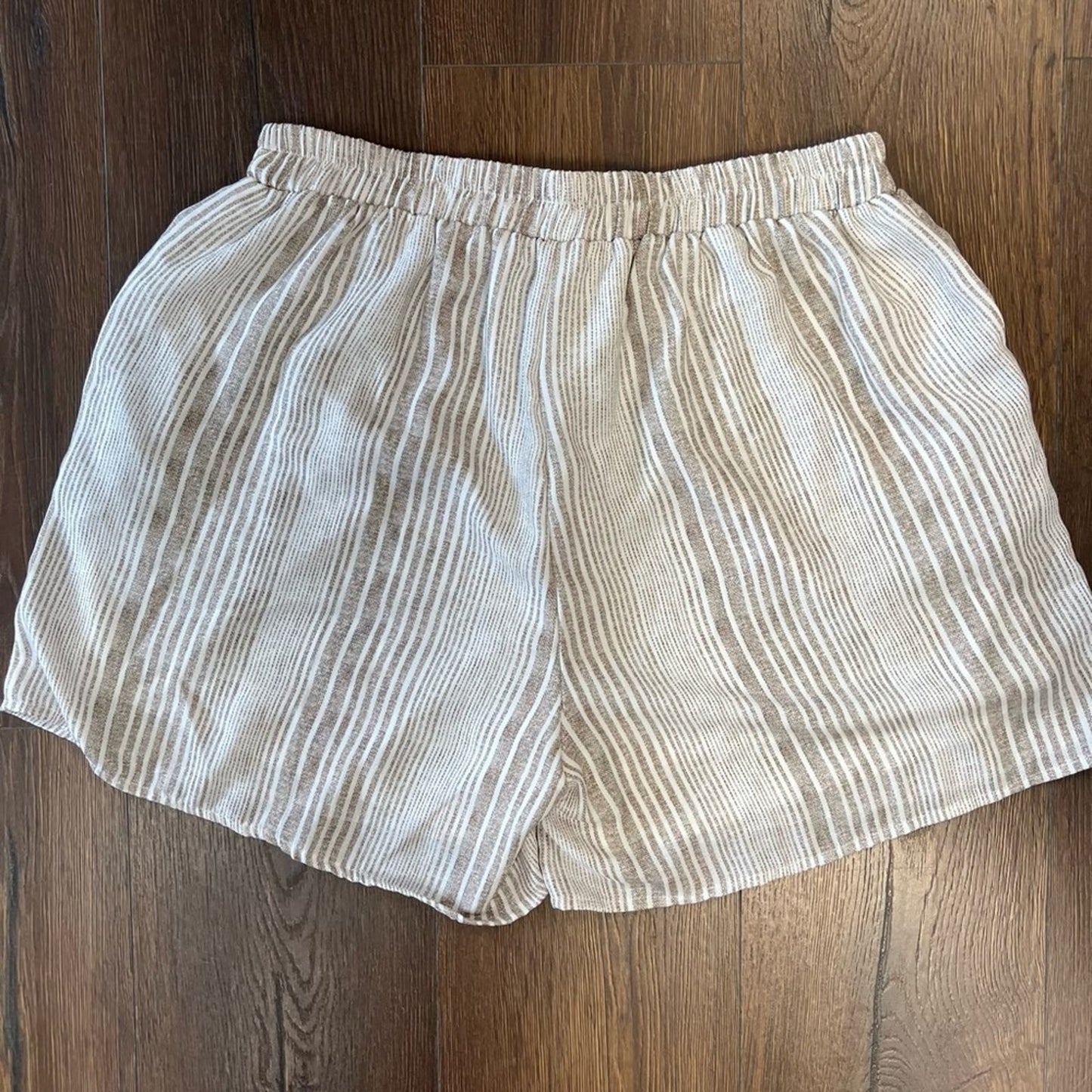 🆕 White Birch striped shorts SZ MED