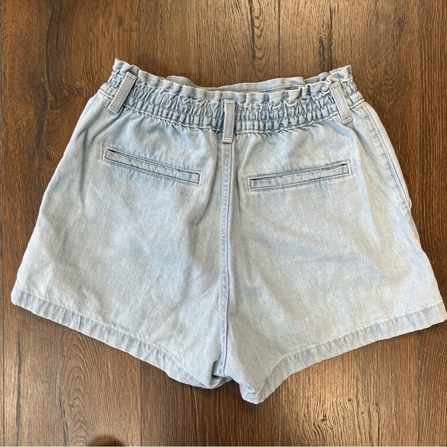 Levi’s high waisted paper bag denim shorts SZ 29/8