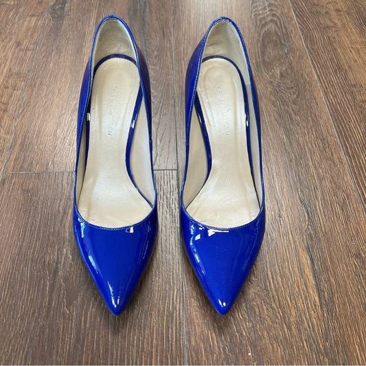 Karen Mullen Blue patent pointed toe pump SZ 38