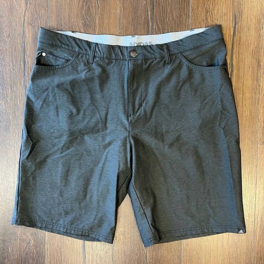 Adidas short SZ 38