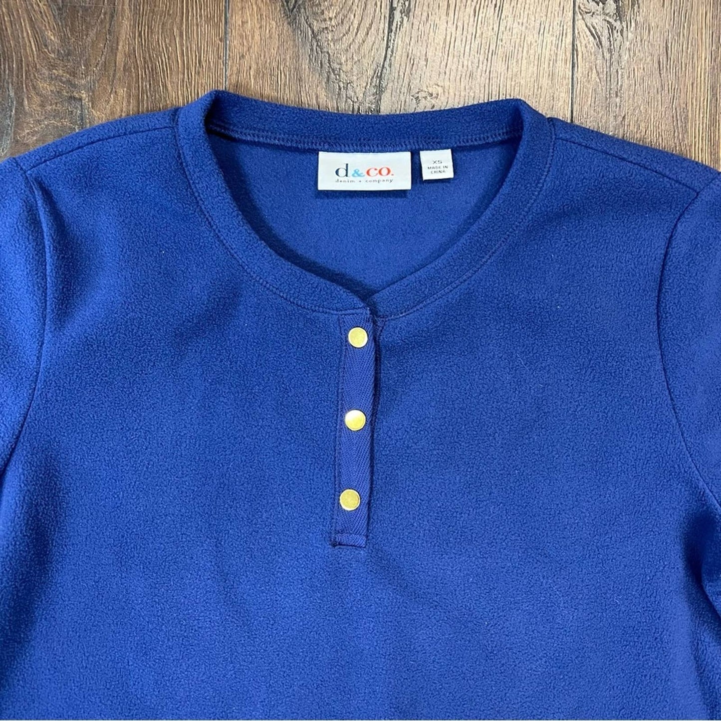 D&Co active blue button fleece SZ XS