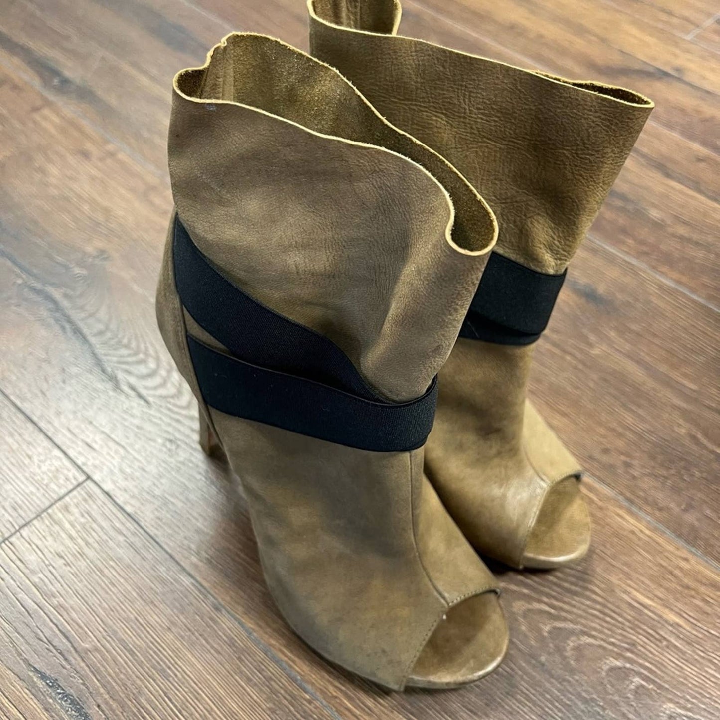 Vero Cuoio open toed heeled bootie SZ 7
