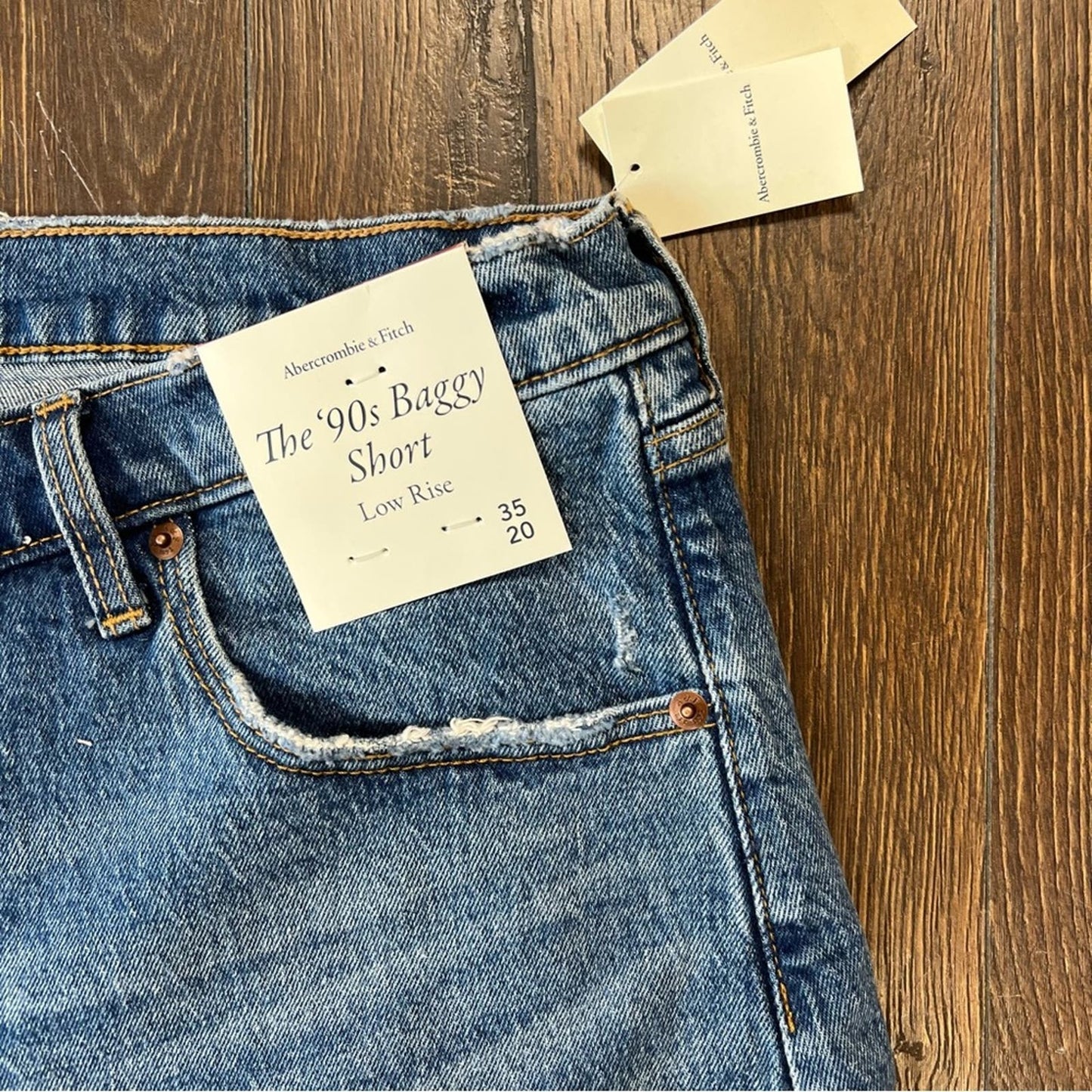 🆕 Abercrombie and Fitch 90’s baggy shorts  SZ 35/20
