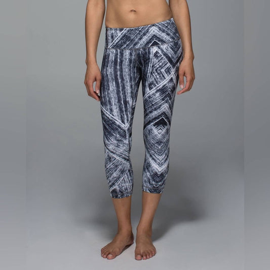 Lululemon Wunder Under Crop II *Full-On Luon Heat Wave White Black SZ 8