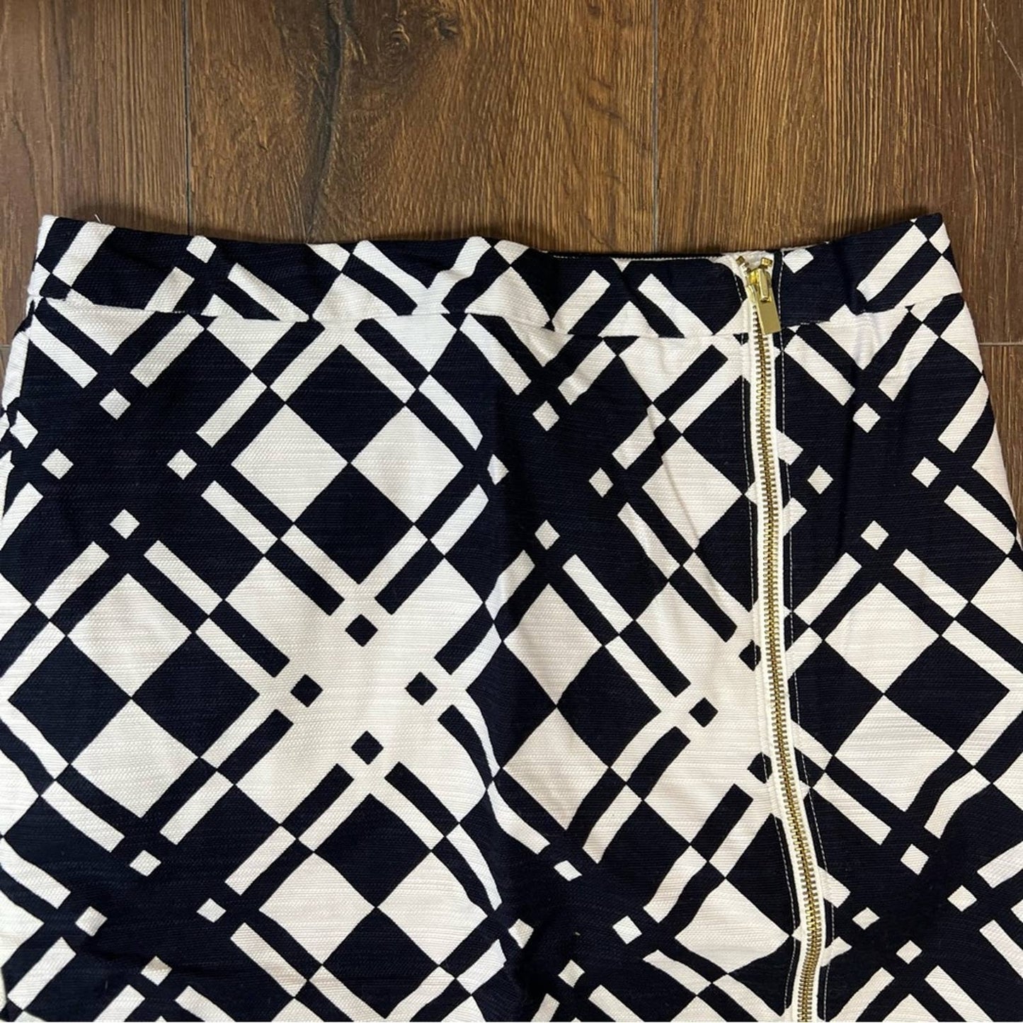 Talbots black and white front zipper skirt SZ 6