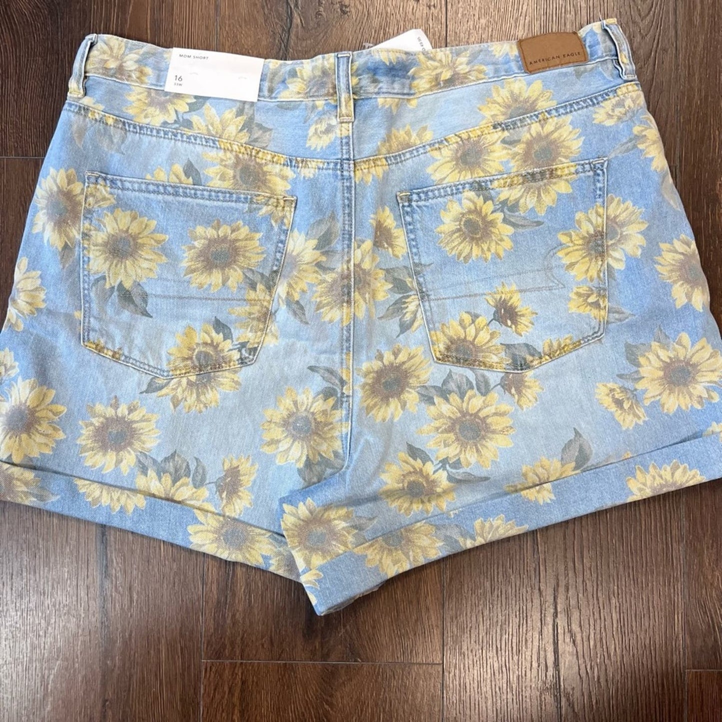 🆕 American Eagle mom short SZ 16