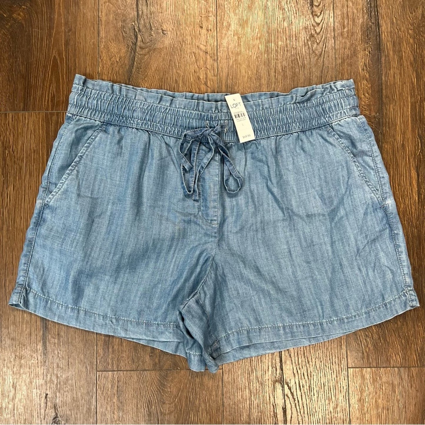 LOFT Chambray Drawstring Shorts
SZ LG