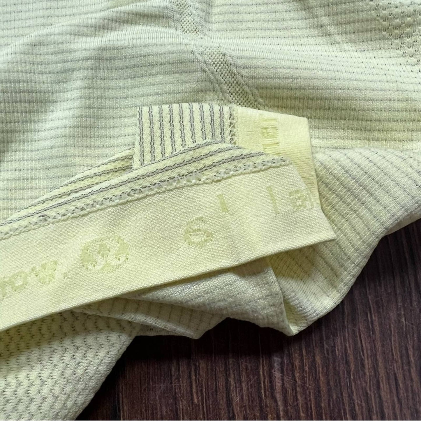 Lululemon Run: Swiftly Turtleneck Clarity Yellow SZ 6