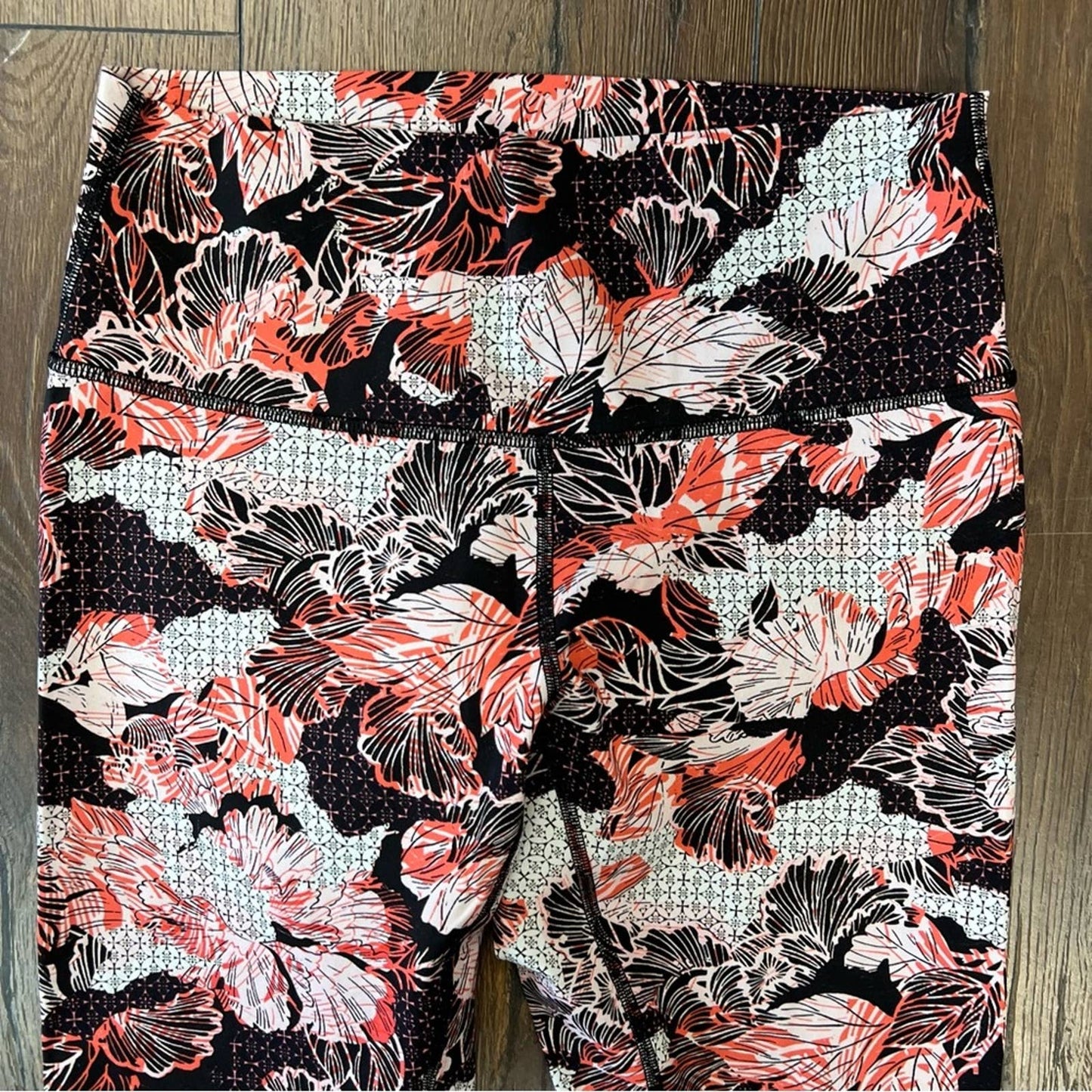 Lululemon Wunder Under Luxe Lunar New Year Spring Floral Limited Edition SZ 8