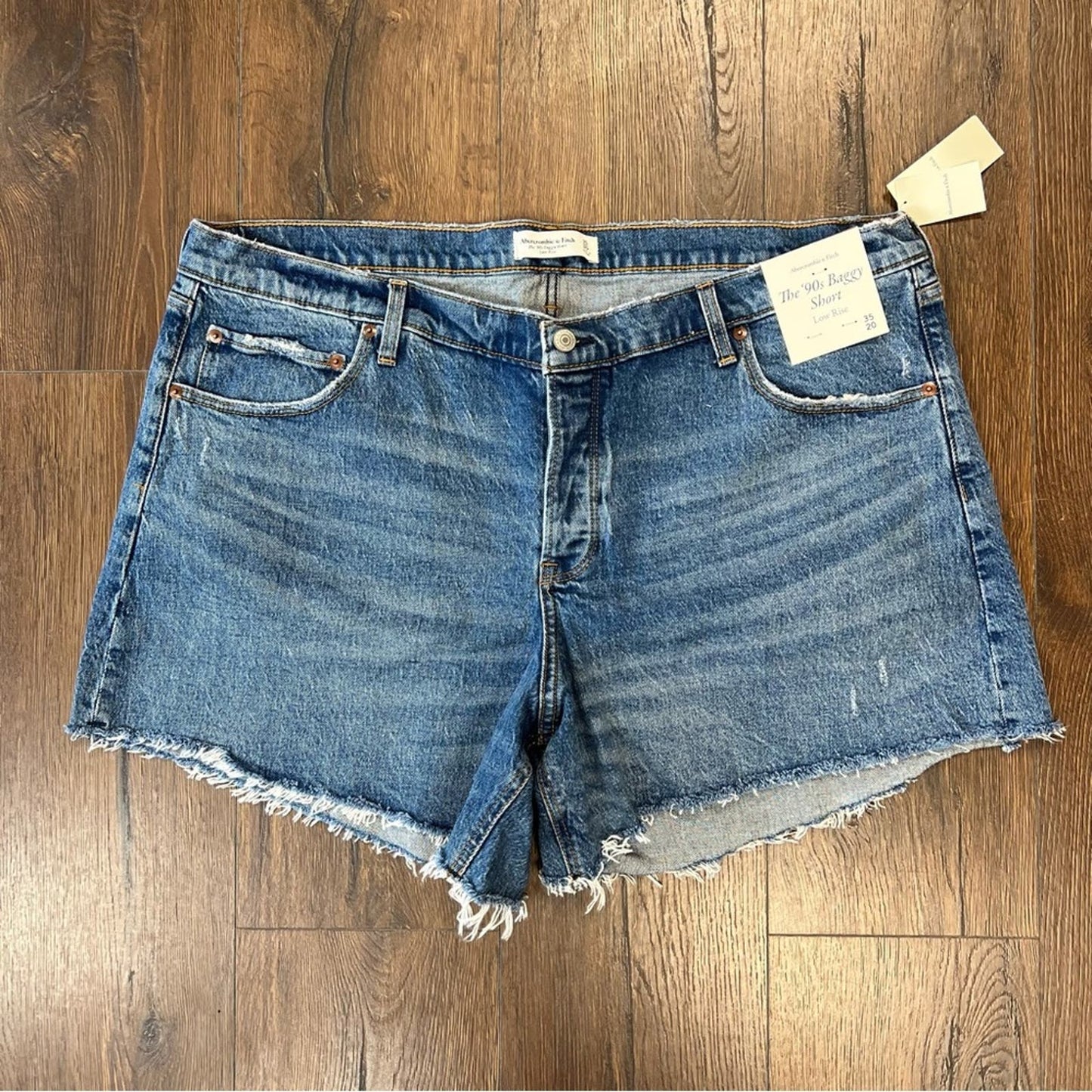 🆕 Abercrombie and Fitch 90’s baggy shorts  SZ 35/20