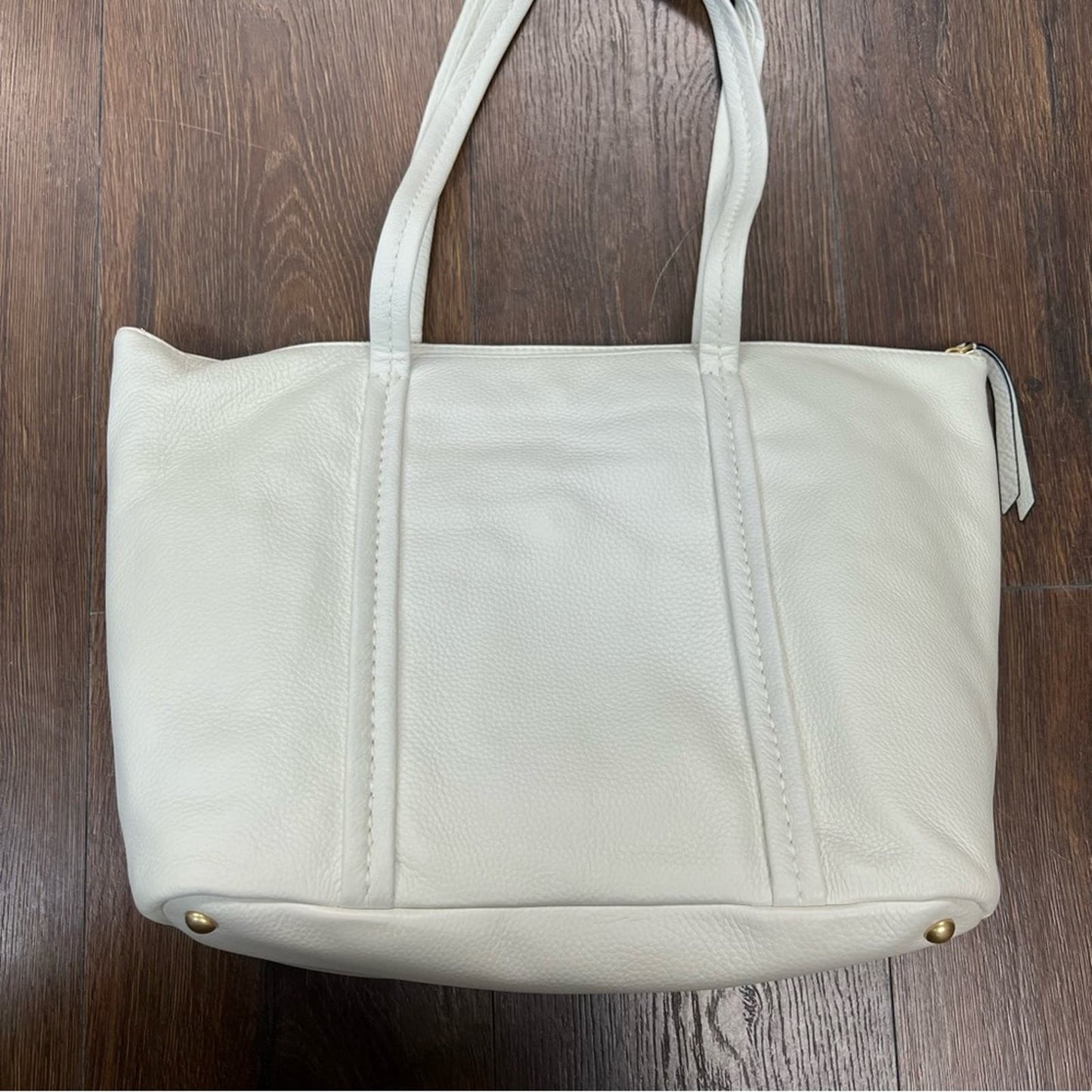 🆕  Vera Bradley Mallory Tote in white Peony with dust bag