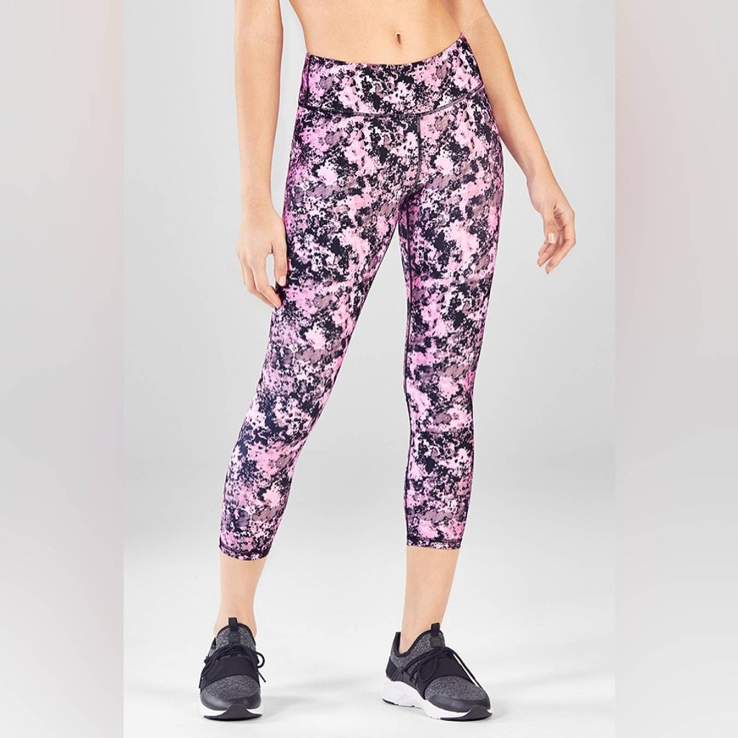 Fabletics Define PowerHold Mid-Rise Capri SZ MED