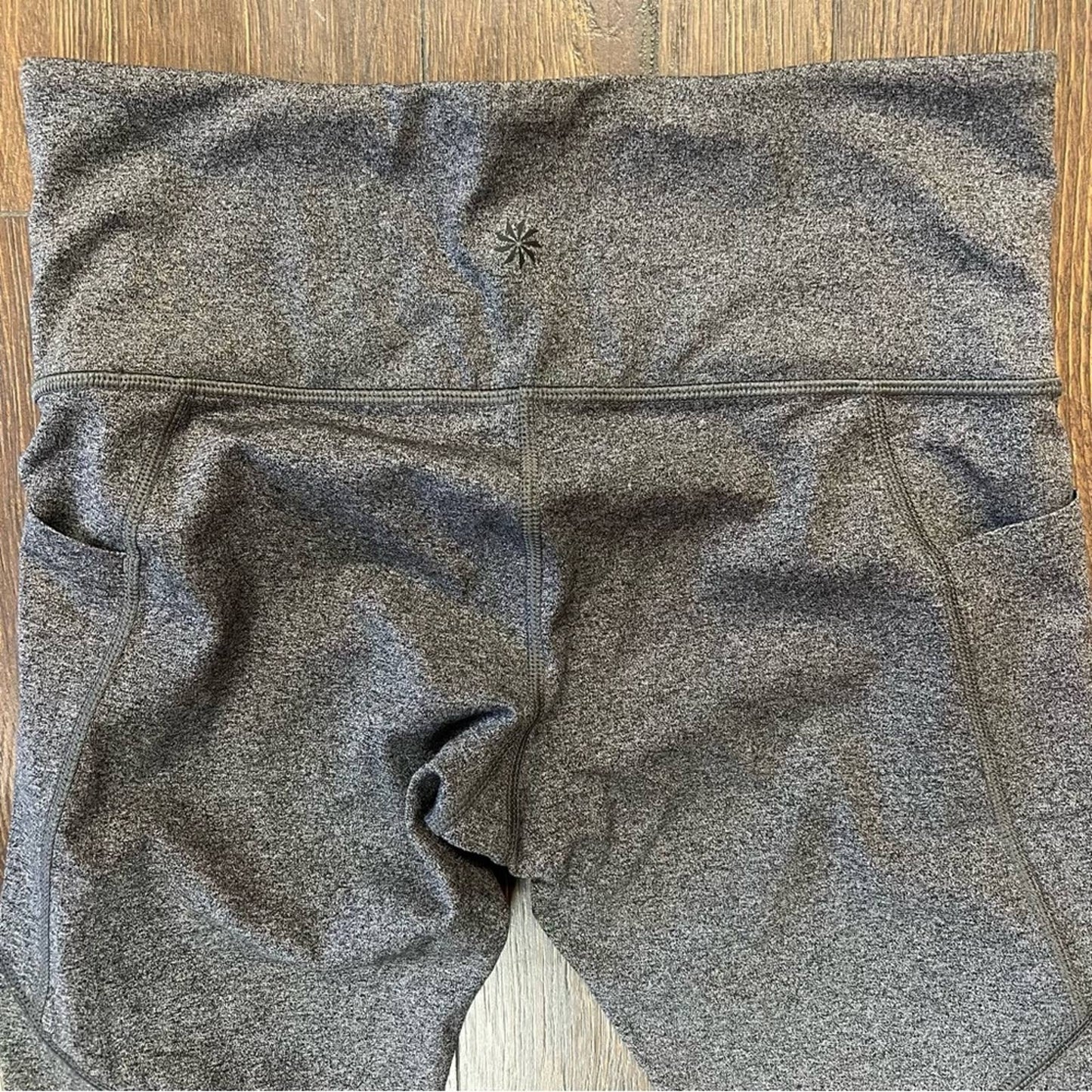 Athleta Salutation Stash Pocket Capri In Powervita SZ SM