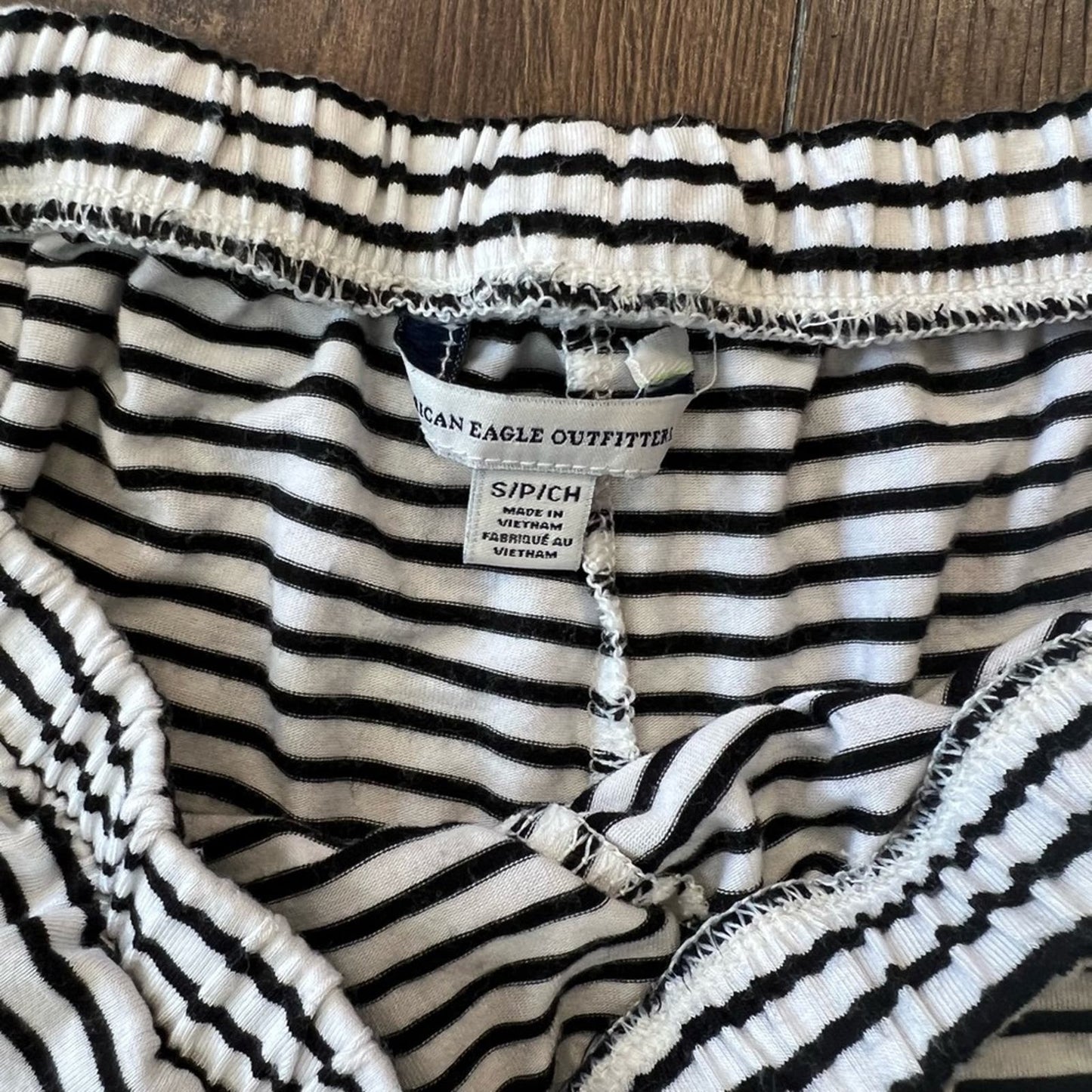 American Eagle blk&wht striped shorts SZ SM