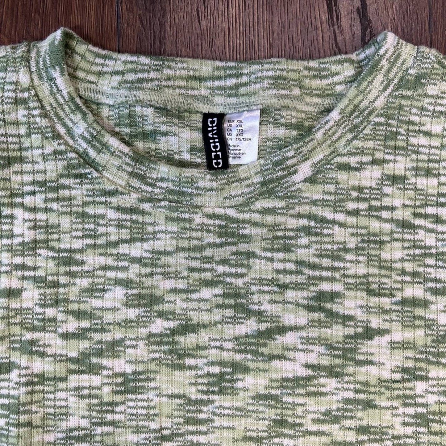 Divided cropped sweater SZ XXL
