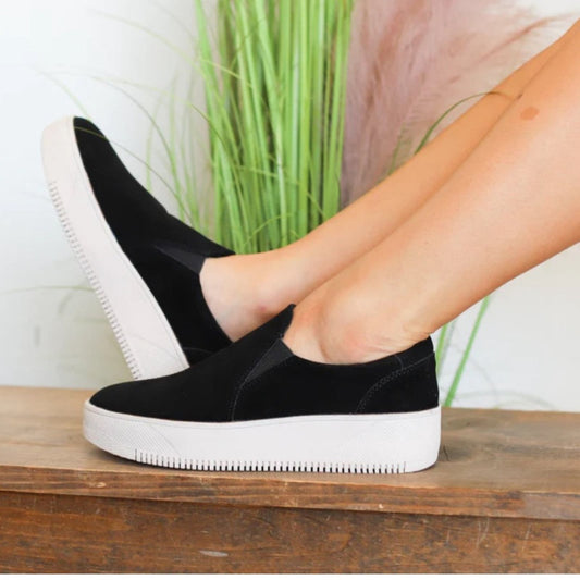🆕 Mata Boutique black phoebe sneakers 
SZ 10