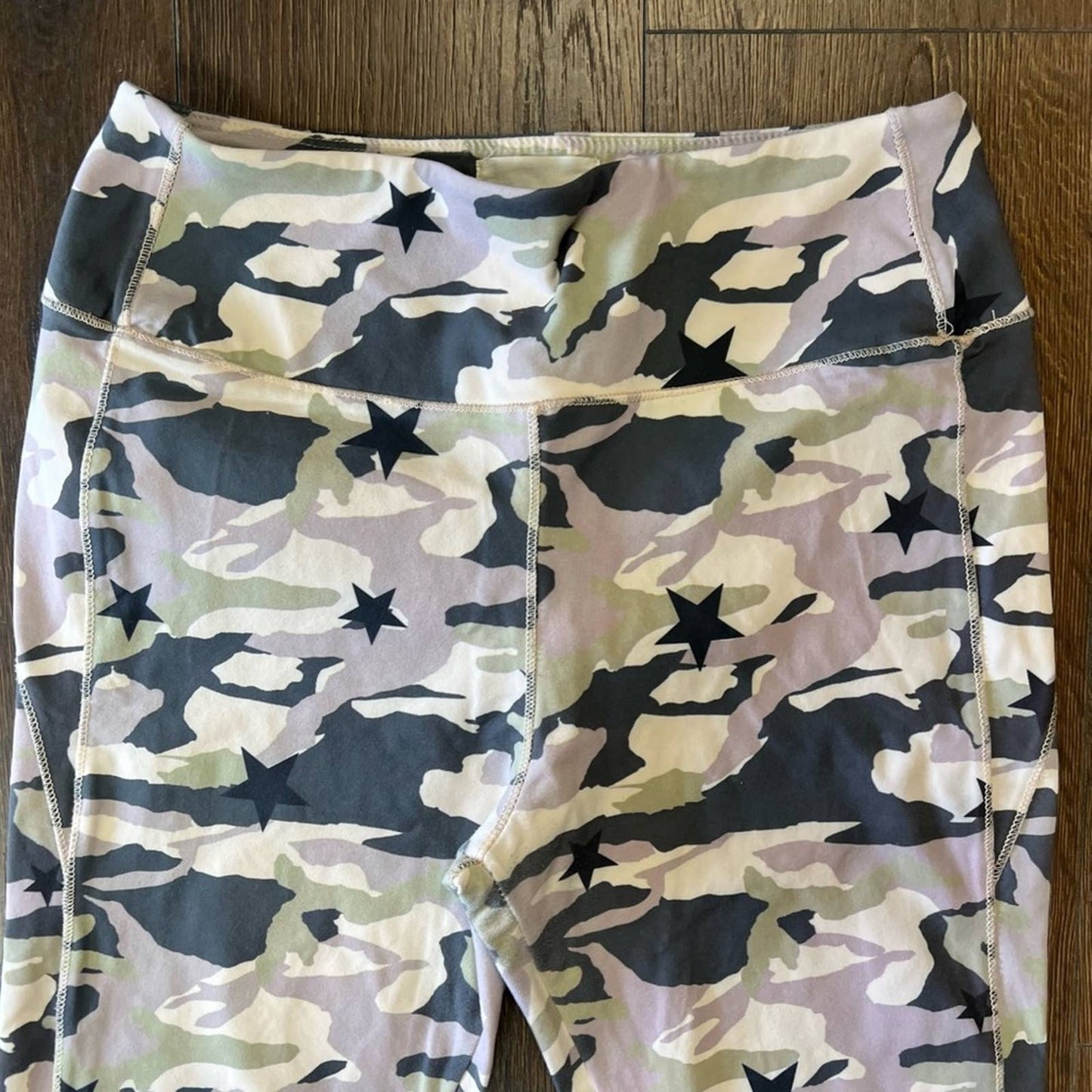 Monrow camo leggings SZ LG