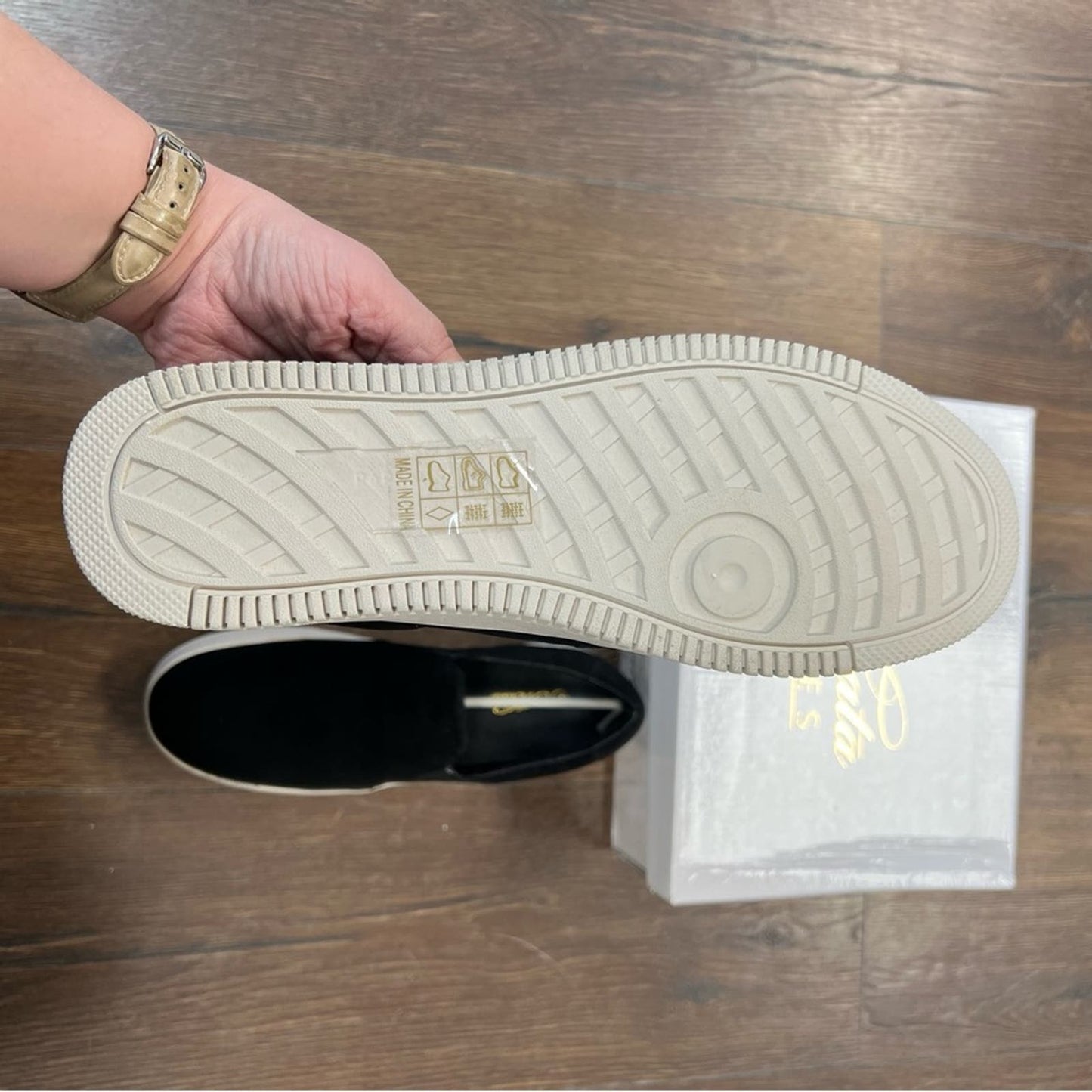 🆕 Mata Boutique black phoebe sneakers 
SZ 9
