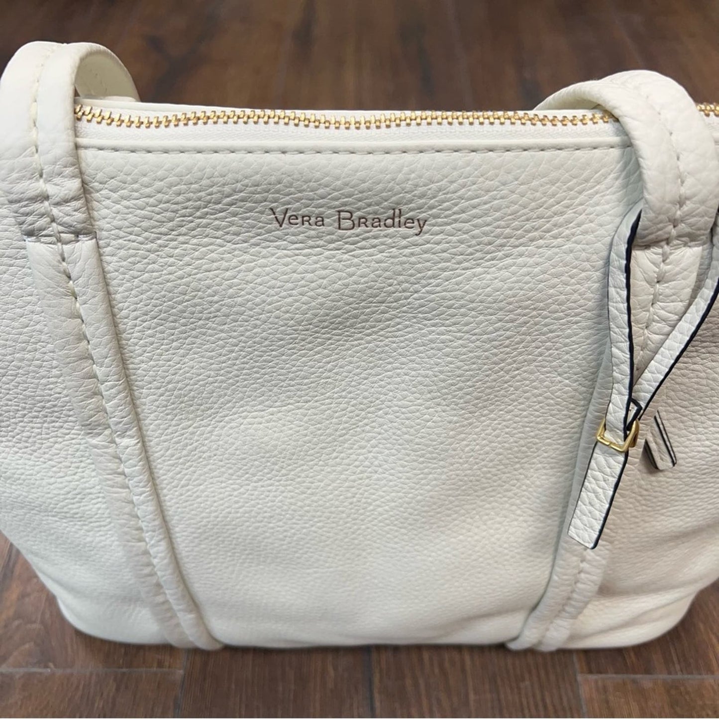 🆕  Vera Bradley Mallory Tote in white Peony with dust bag