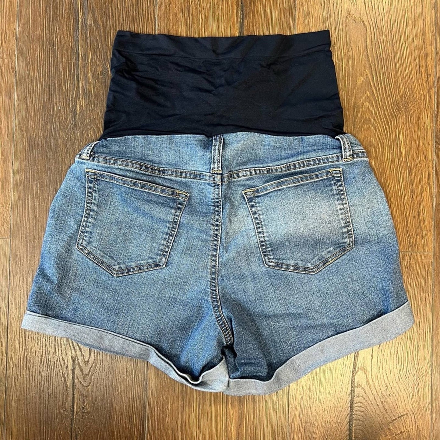 A.Glow maternity short SZ 10