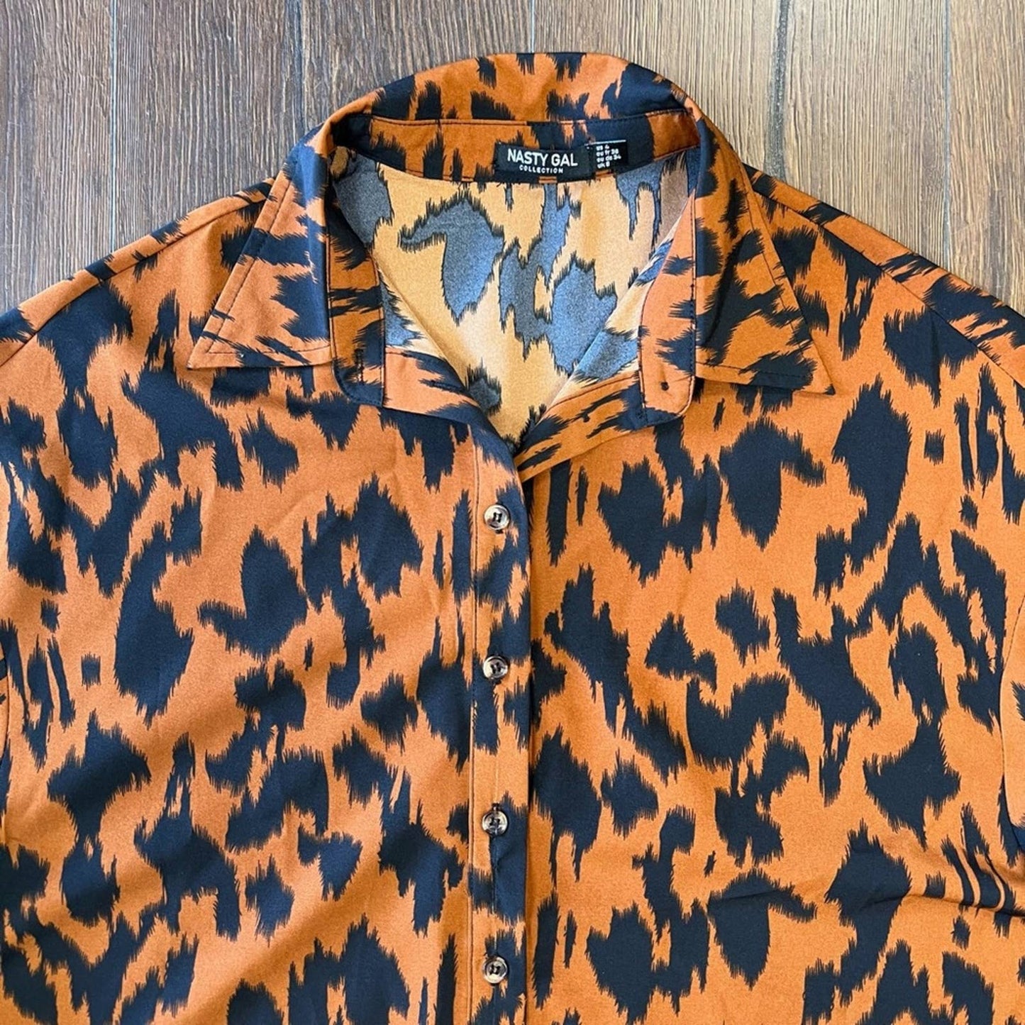 Nasty Gal button down SZ 4