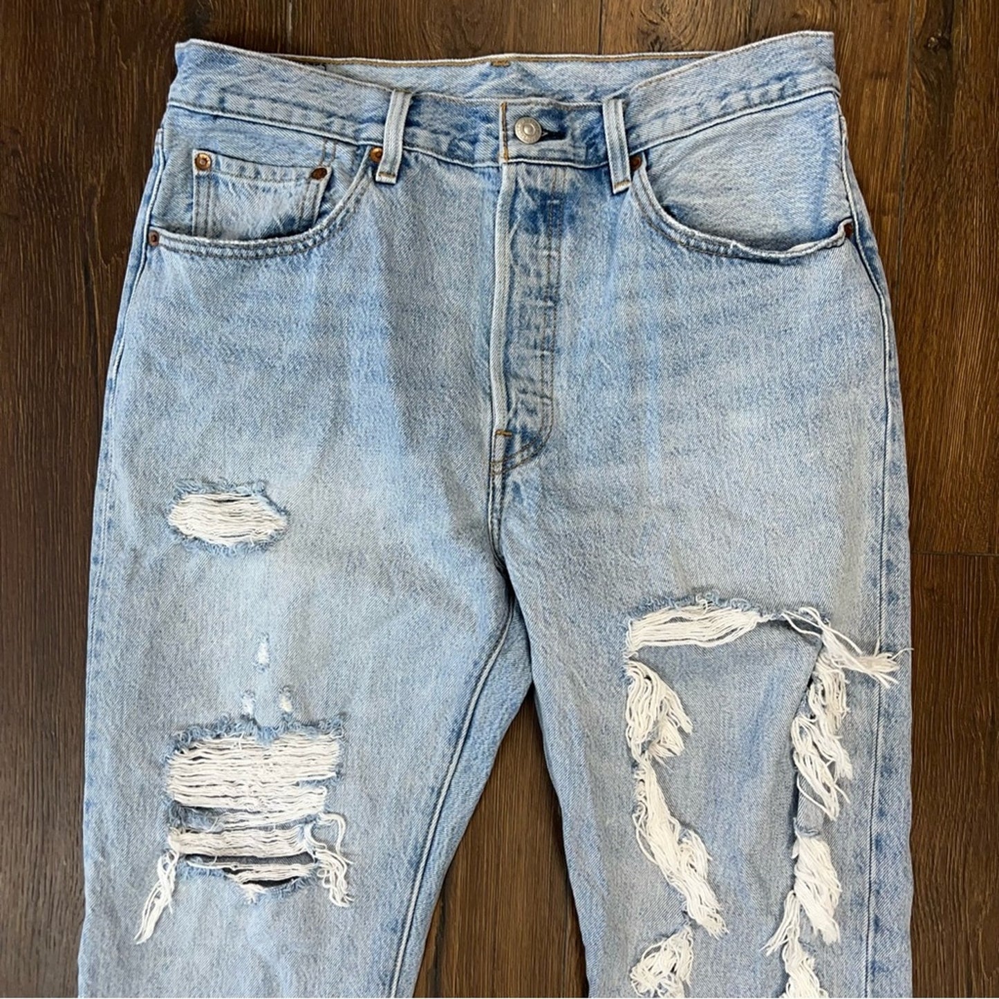 levi's premium 501 light wash distressed jeans SZ 31/10