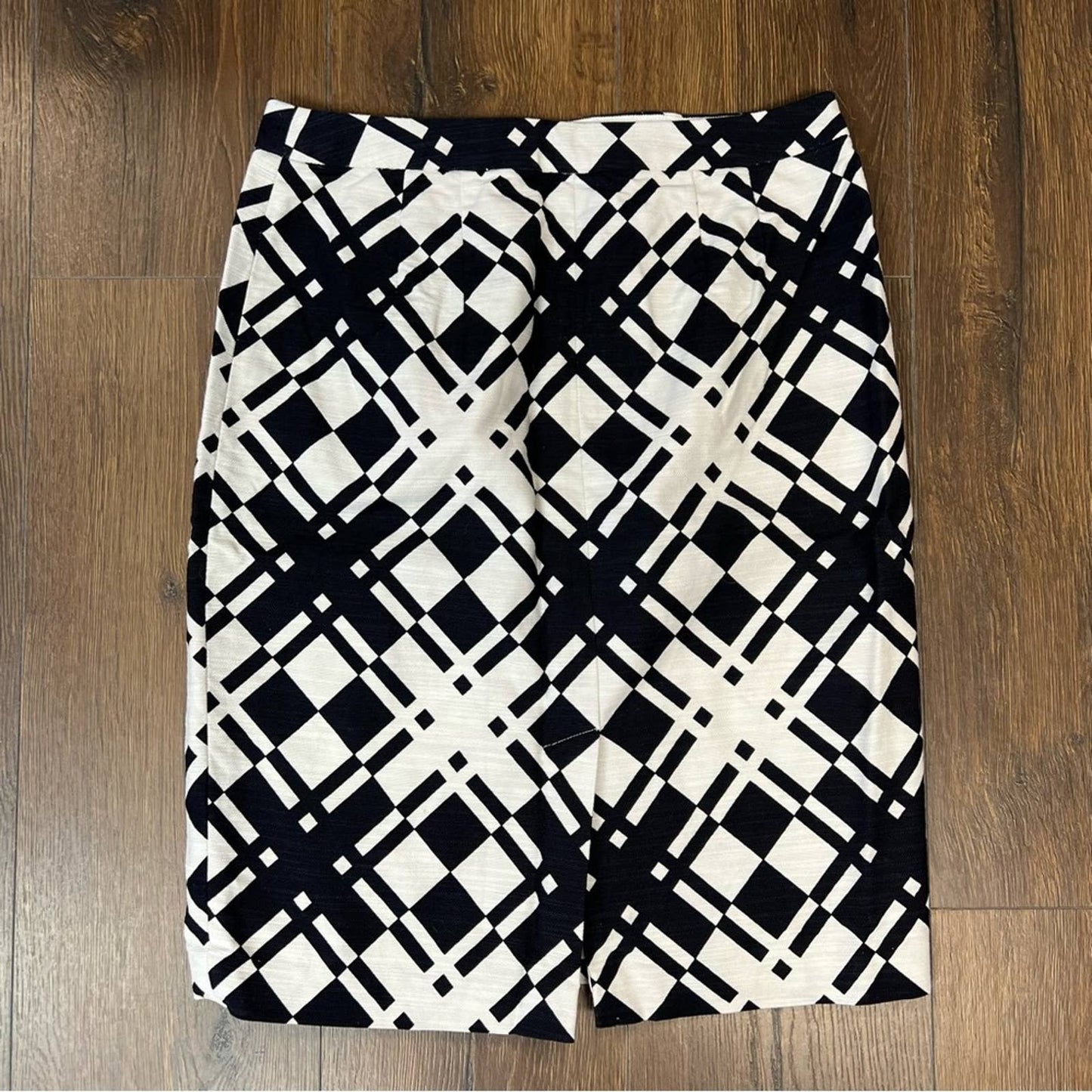 Talbots black and white front zipper skirt SZ 6
