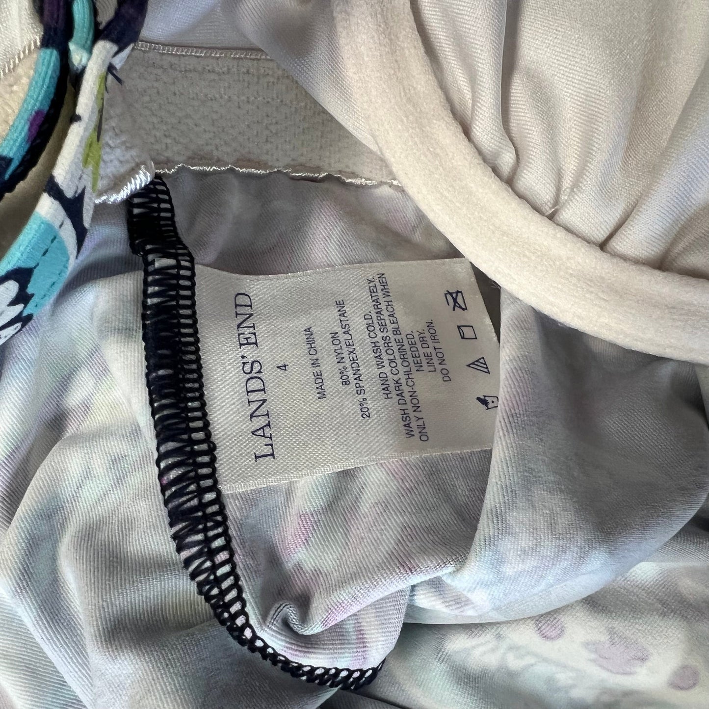 Lands’ End chlorine resistant V-neck underwire tankini with miniskirt SZ4/6