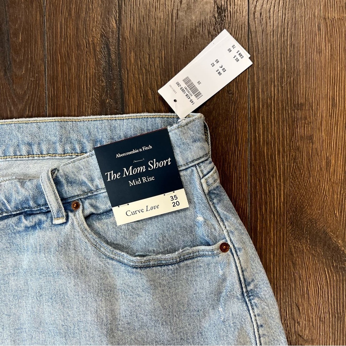 🆕 Abercrombie and Fitch curvy love Mid Rise Mom Short SZ 35/20