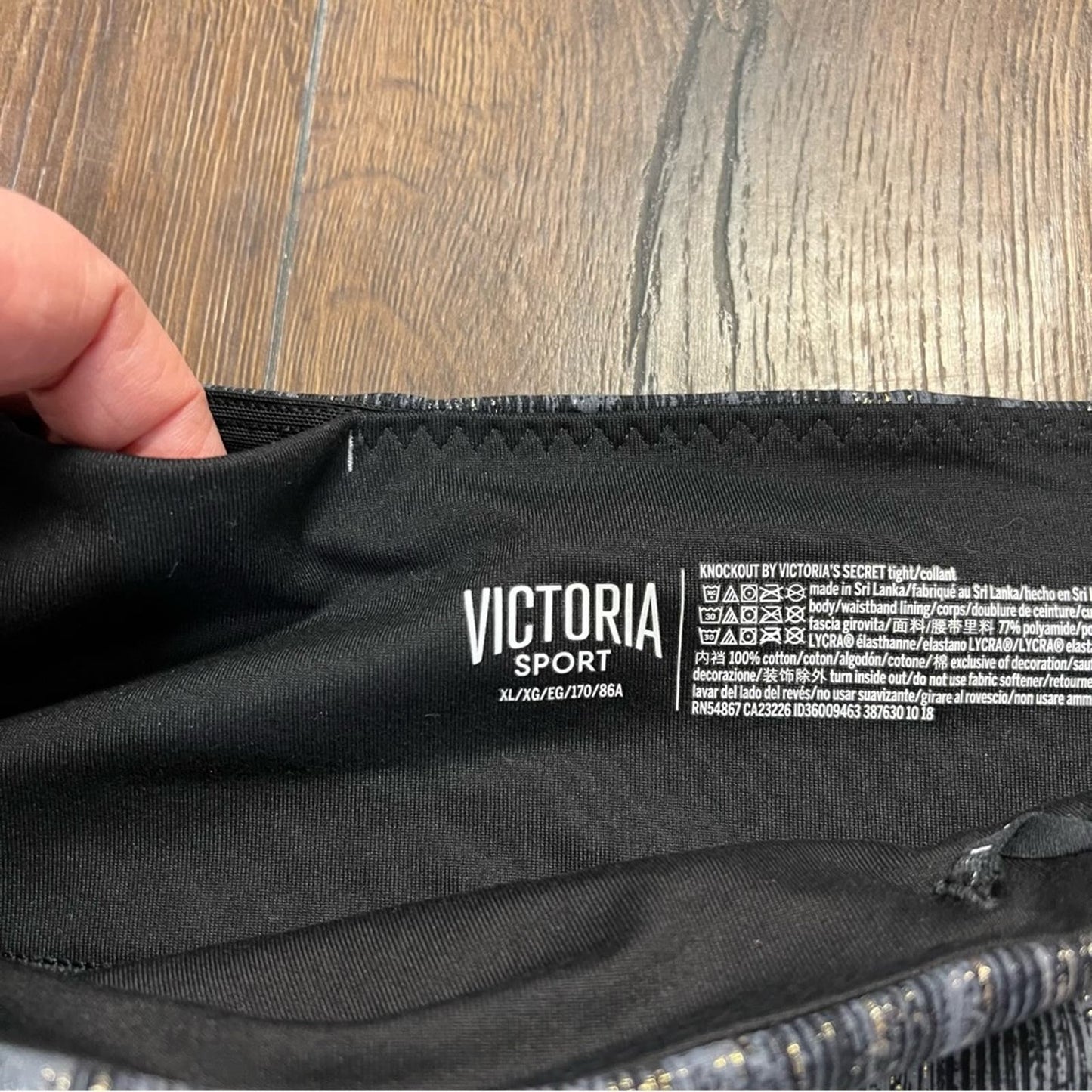 🆕 Victoria Sport black and metallic tights SZ XL