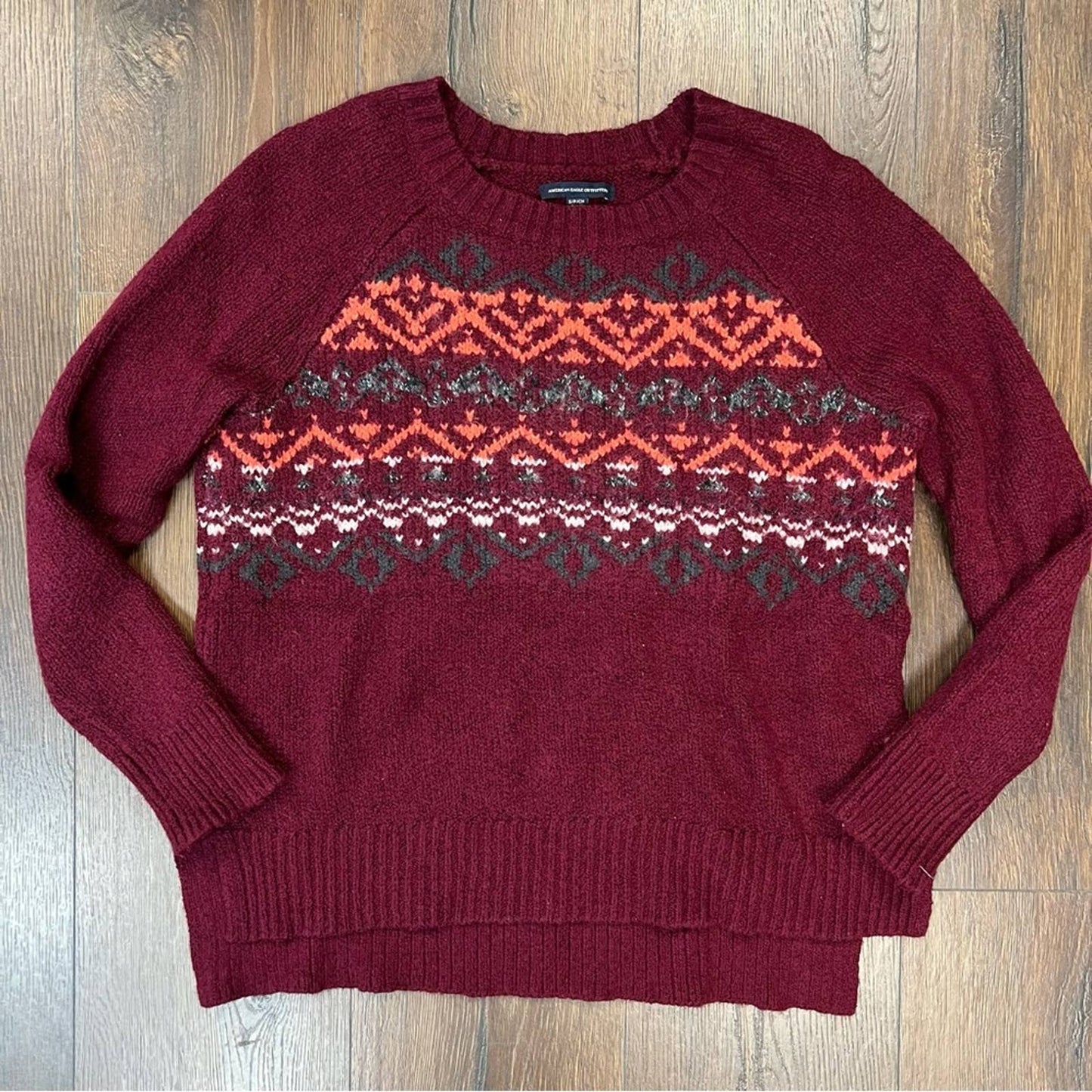 American Eagle burgandy sweater SZ SM