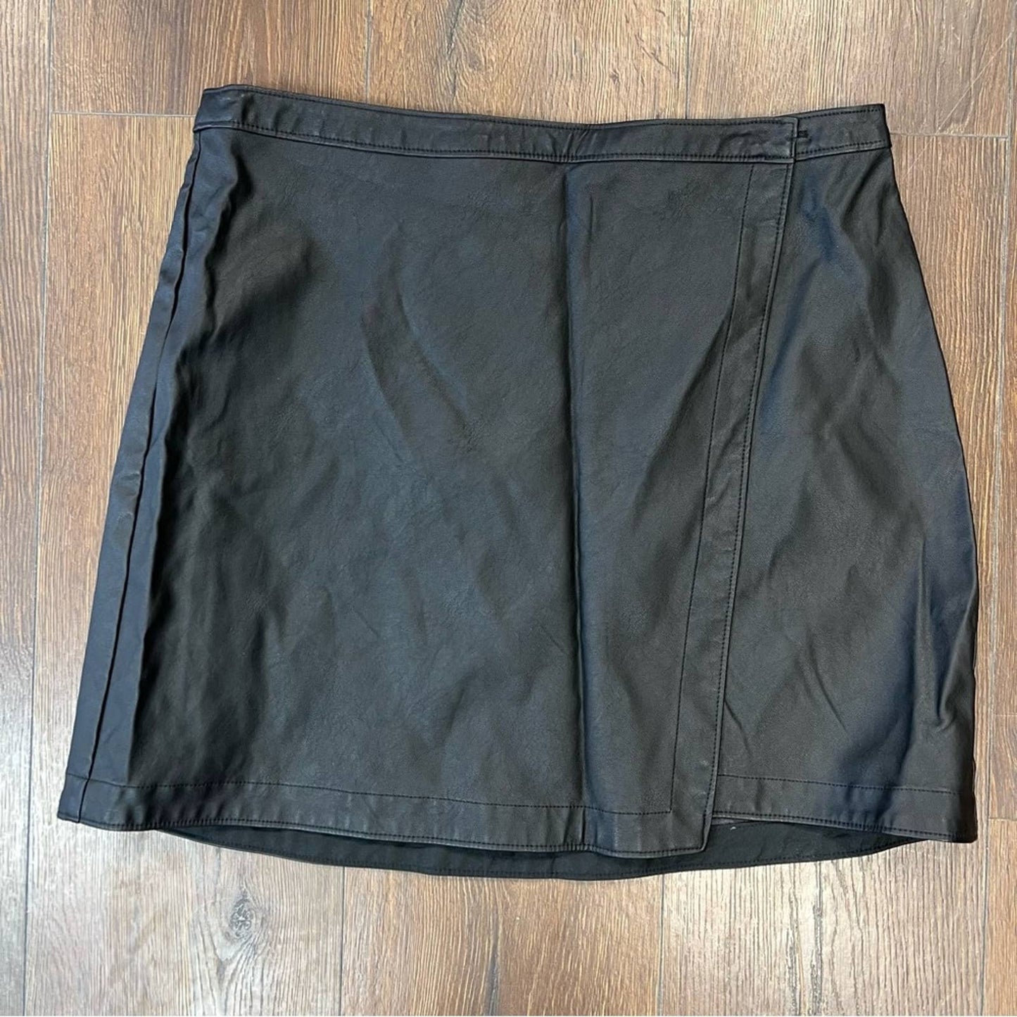 Abercrombie & Fitch faux leather skirt SZ LG