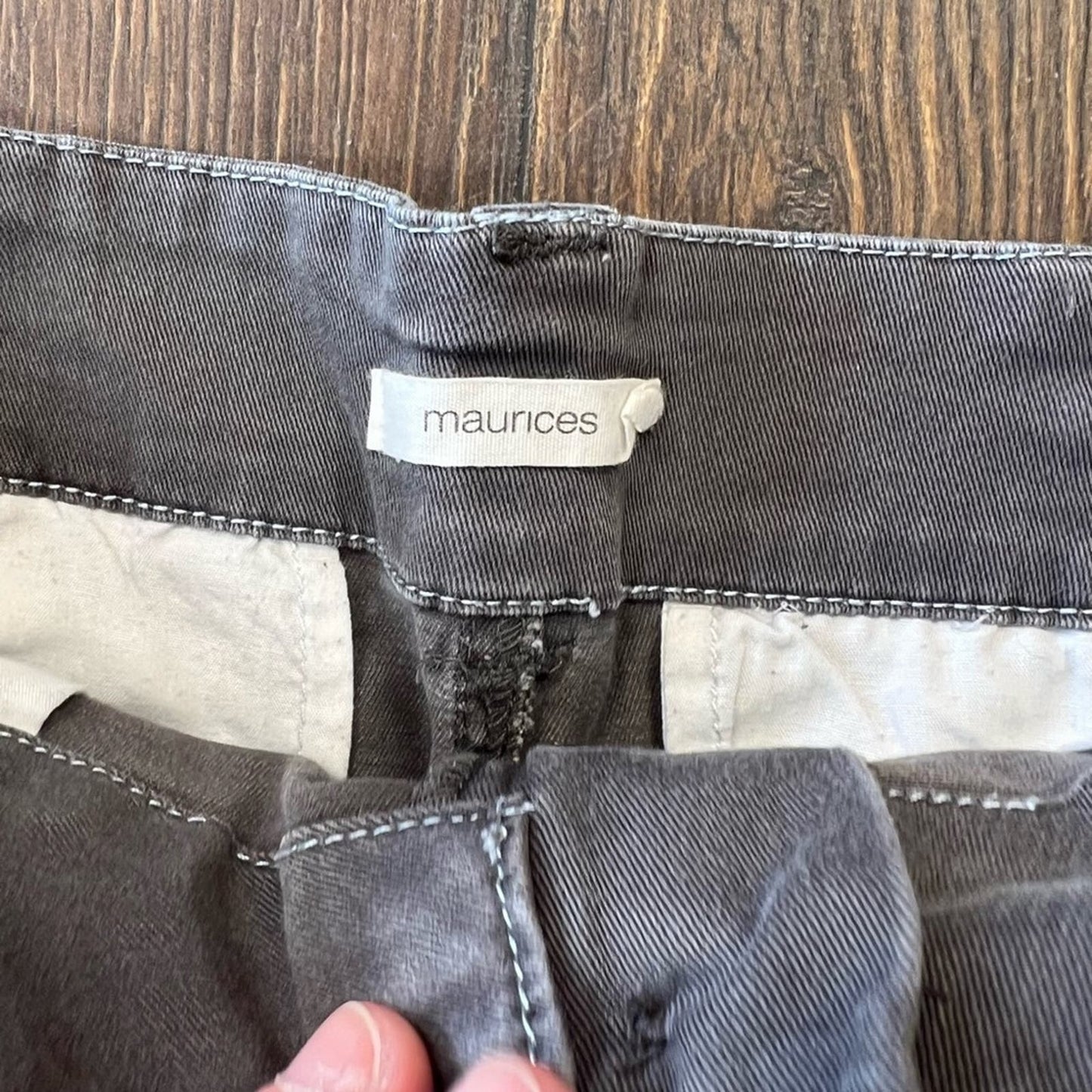 Maurices gray chino Shorts SZ 7/8