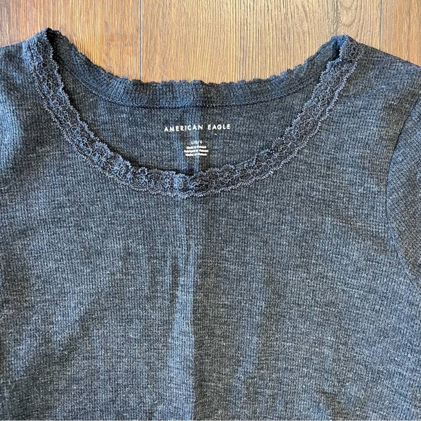 American Eagle lace trim cropped thermal SZ LG