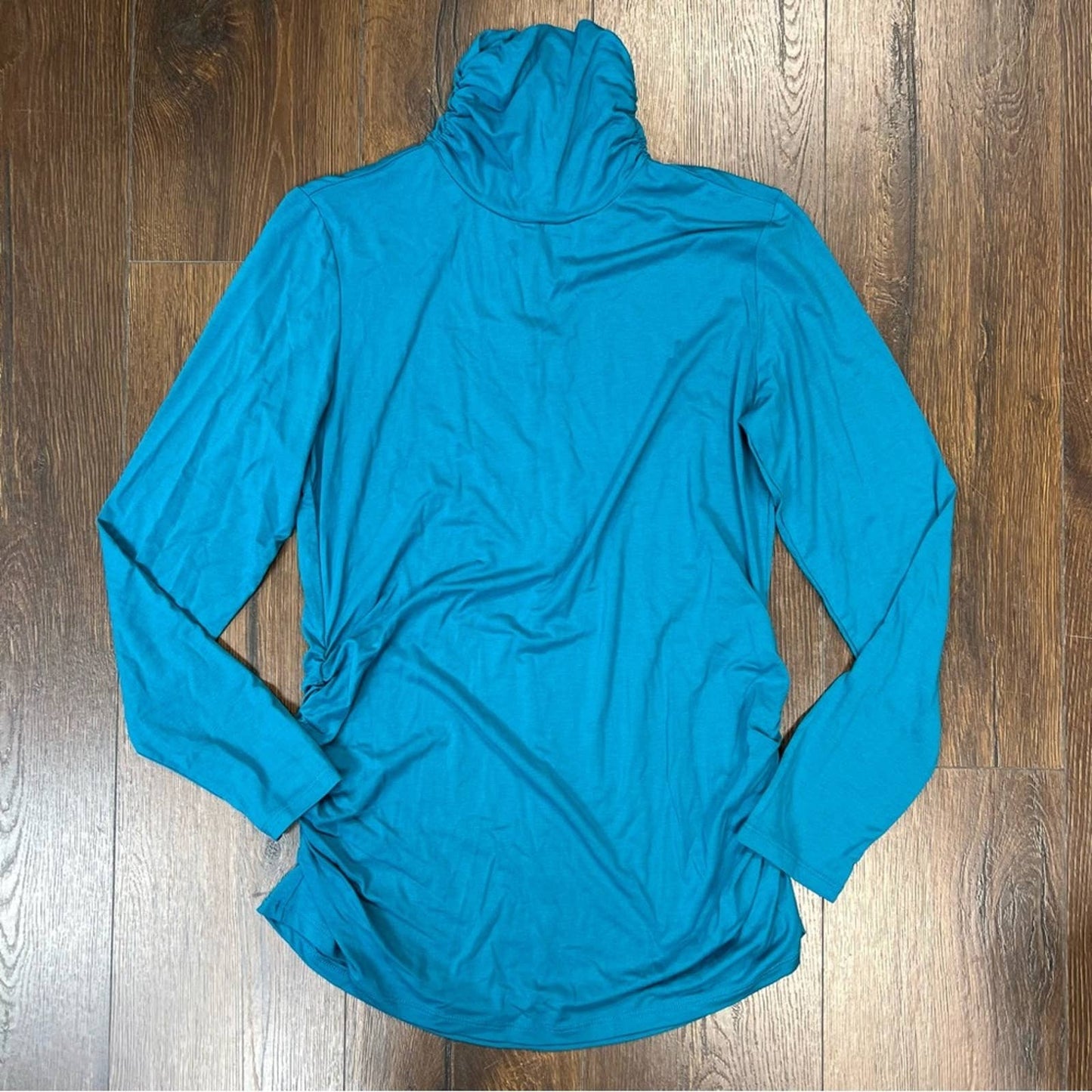 ISLE by melis kozan blue turtleneck SZ LG