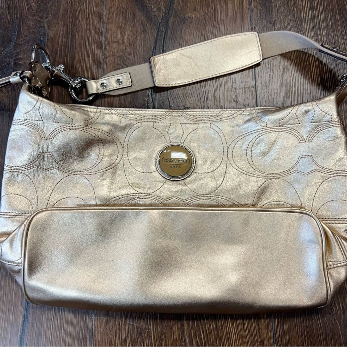 Coach signature stitch in metallic gold hobo