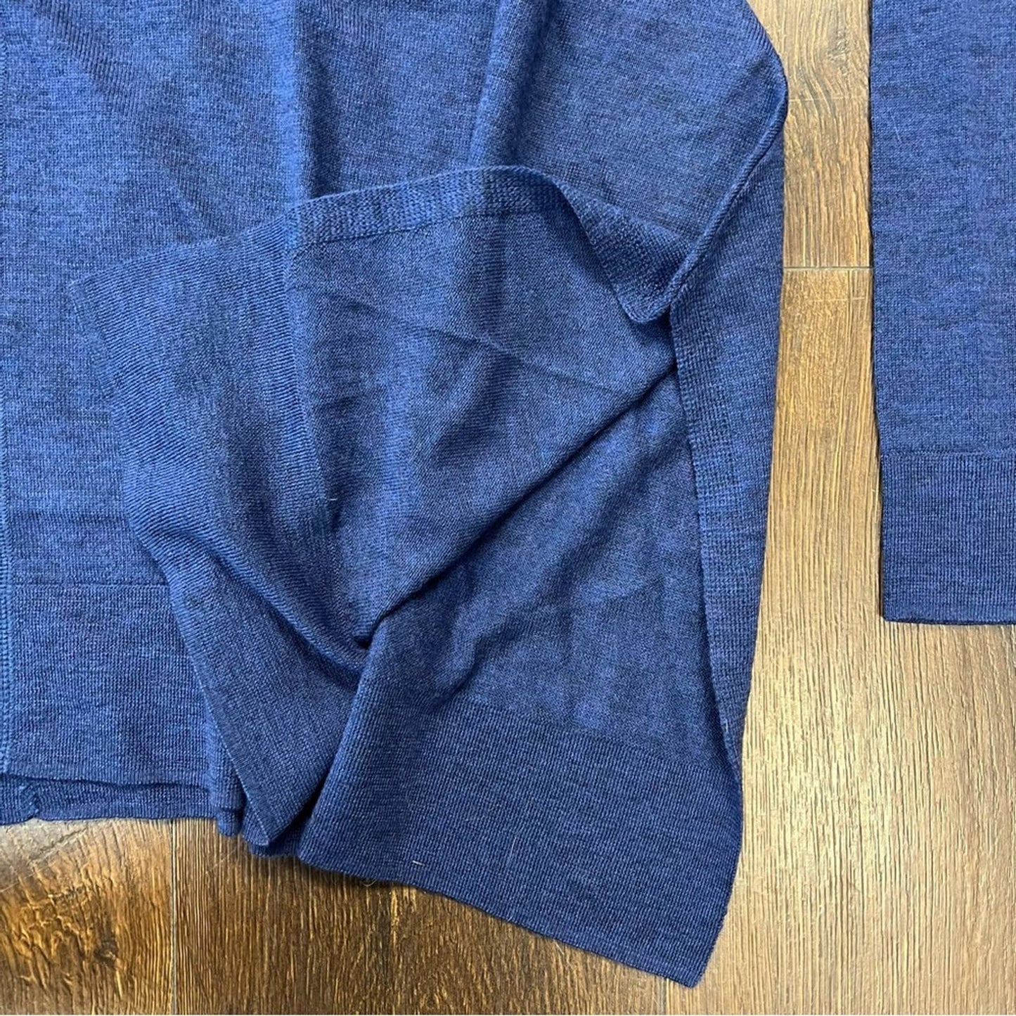 Tahari blue extra fine merino wool sweater SZ MED