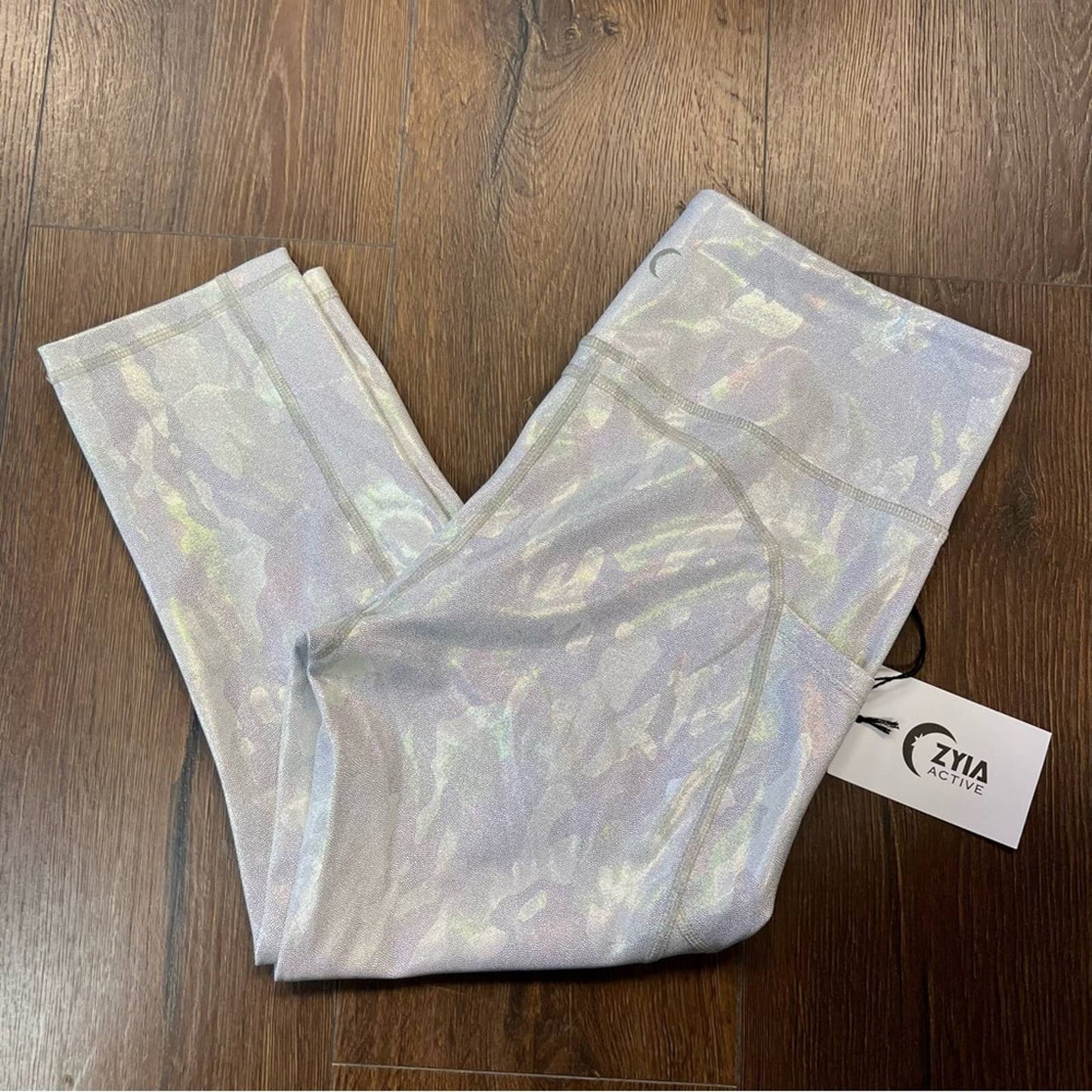 🆕 ZYIA Active Silver Camo Metallic pocket light n tight hi-rise capri 20" SZ 12