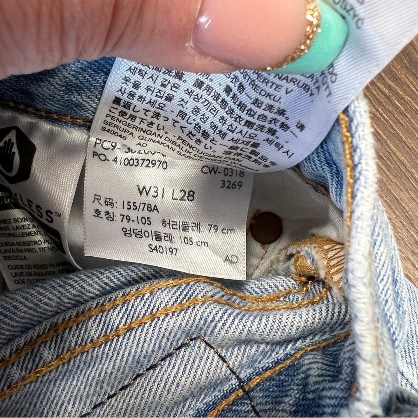 levi's premium 501 light wash distressed jeans SZ 31/10