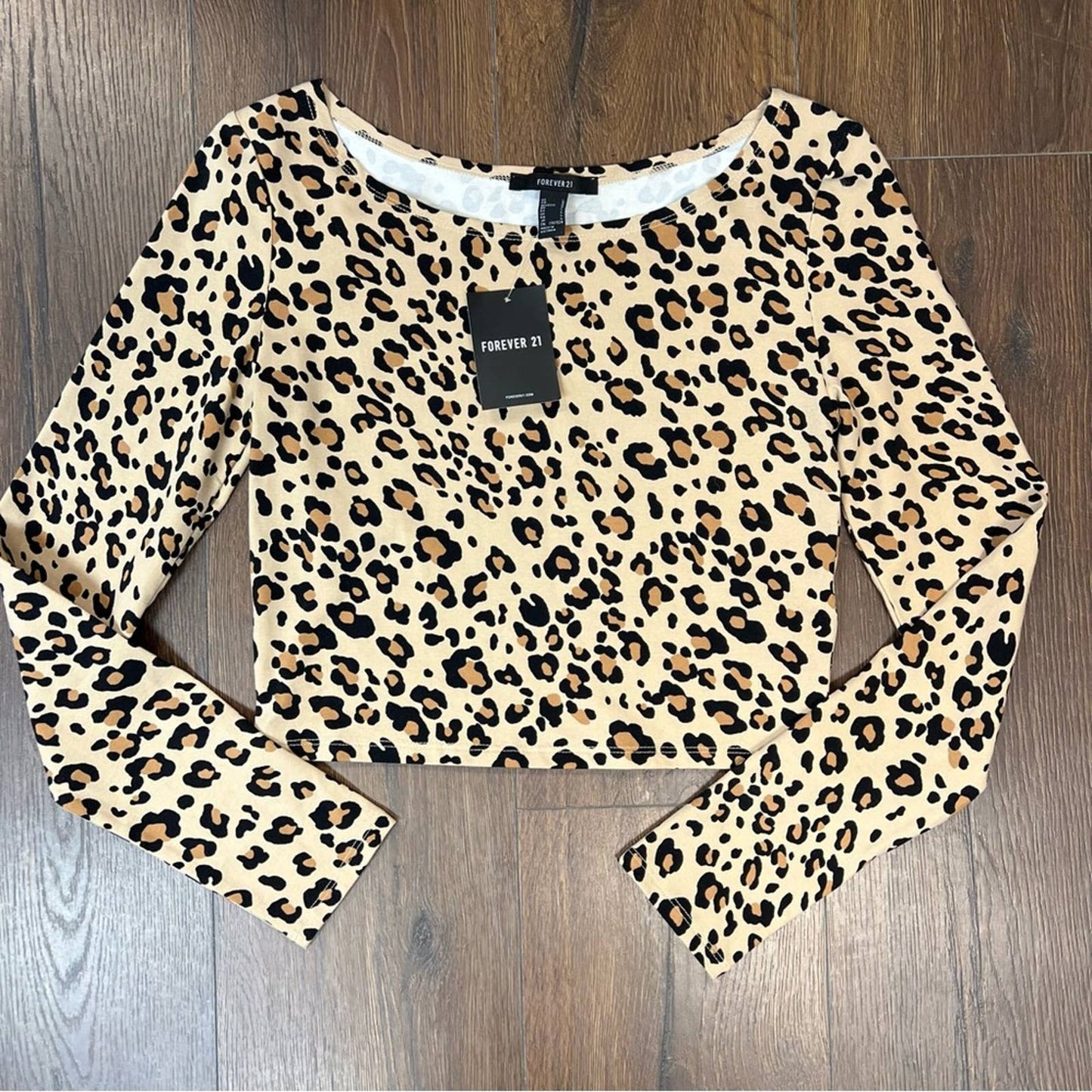 🆕 forever 21 cheetah lrint cropped long sleeve SZ LG