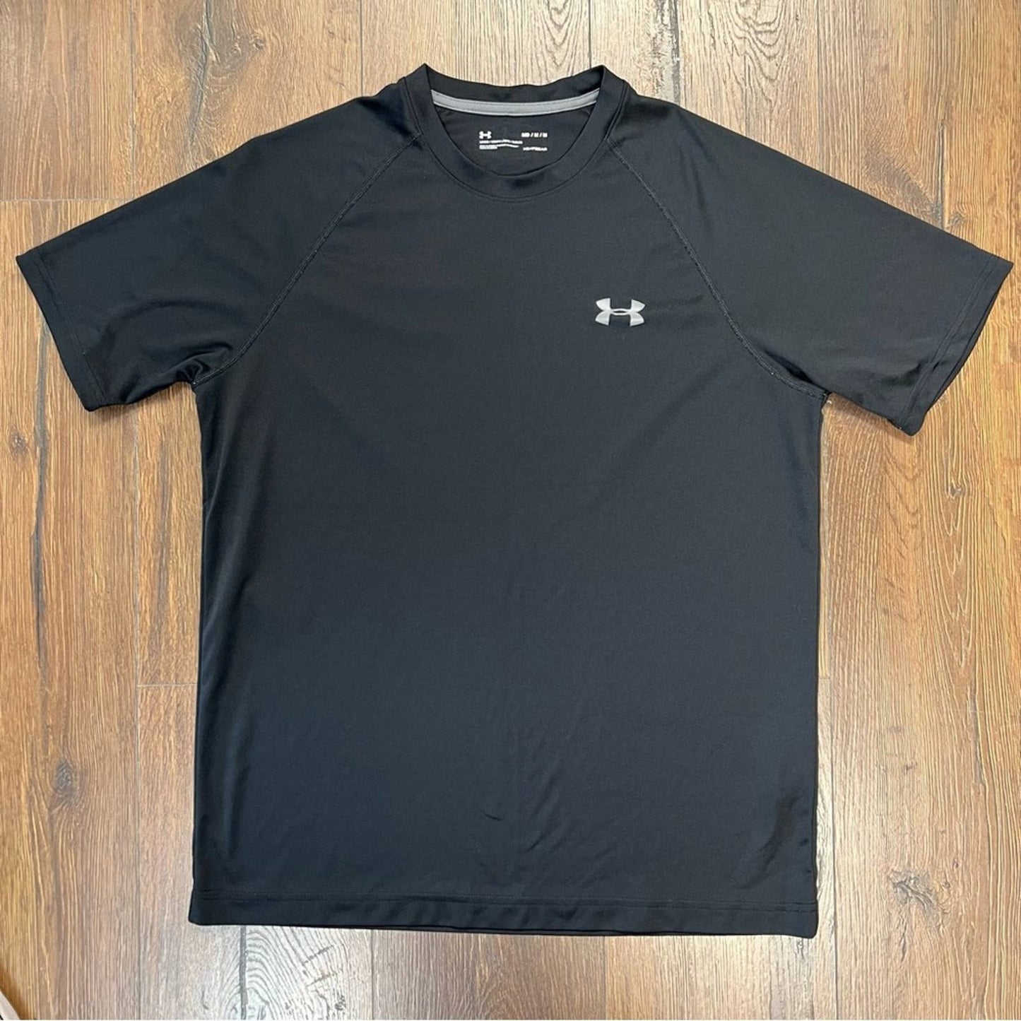 Mens Under Armour loose fit tee SZ MED