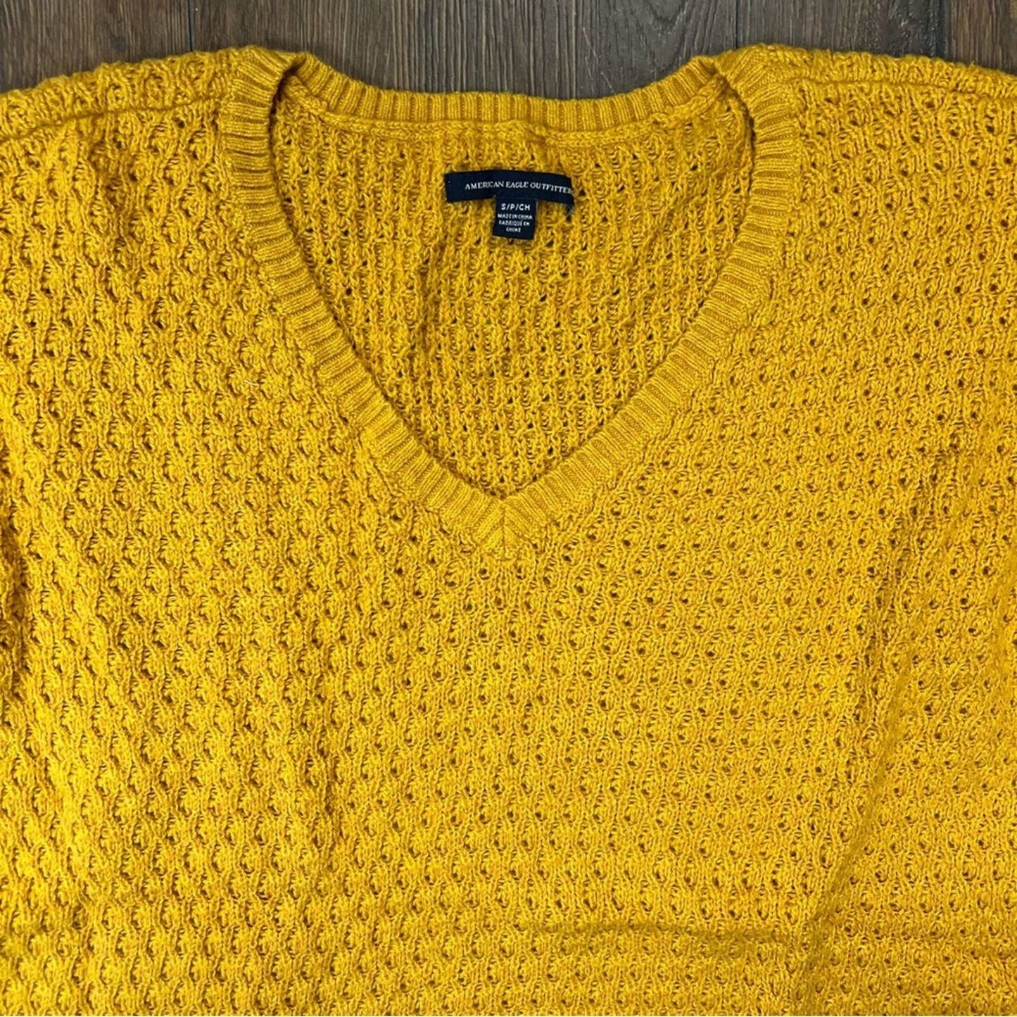 American Eagle yellow v neck sweater SZ SM