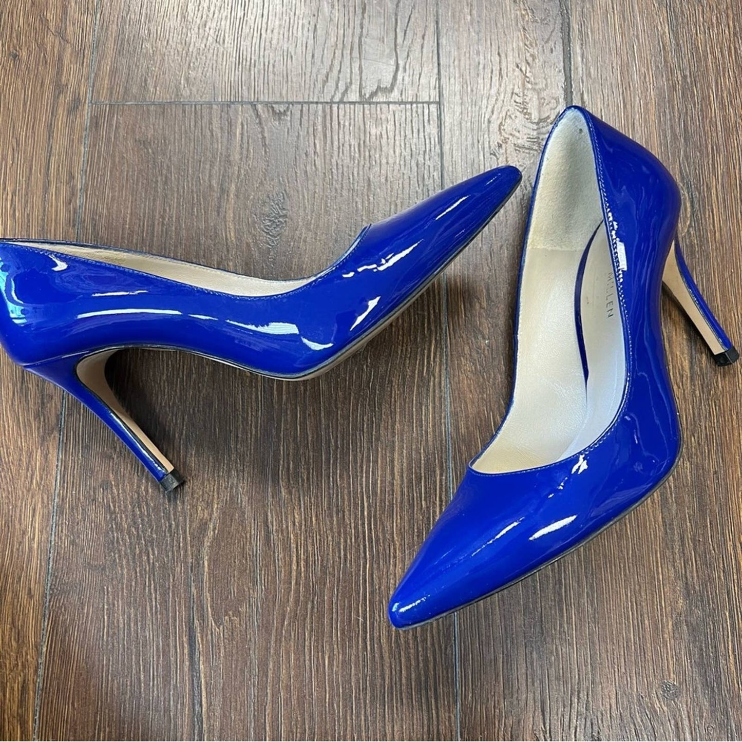 Karen Mullen Blue patent pointed toe pump SZ 38