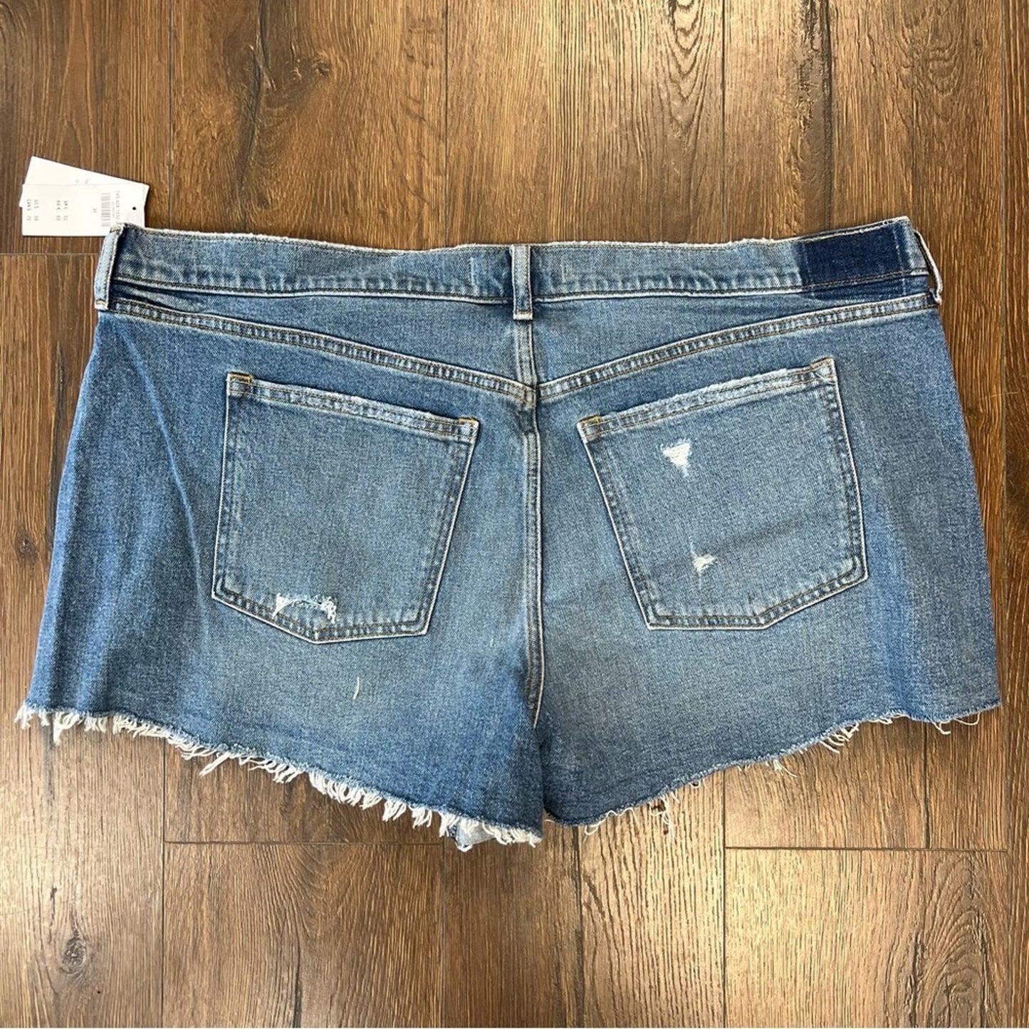 🆕 Abercrombie and Fitch Mid Rise Mom Short SZ 35/20