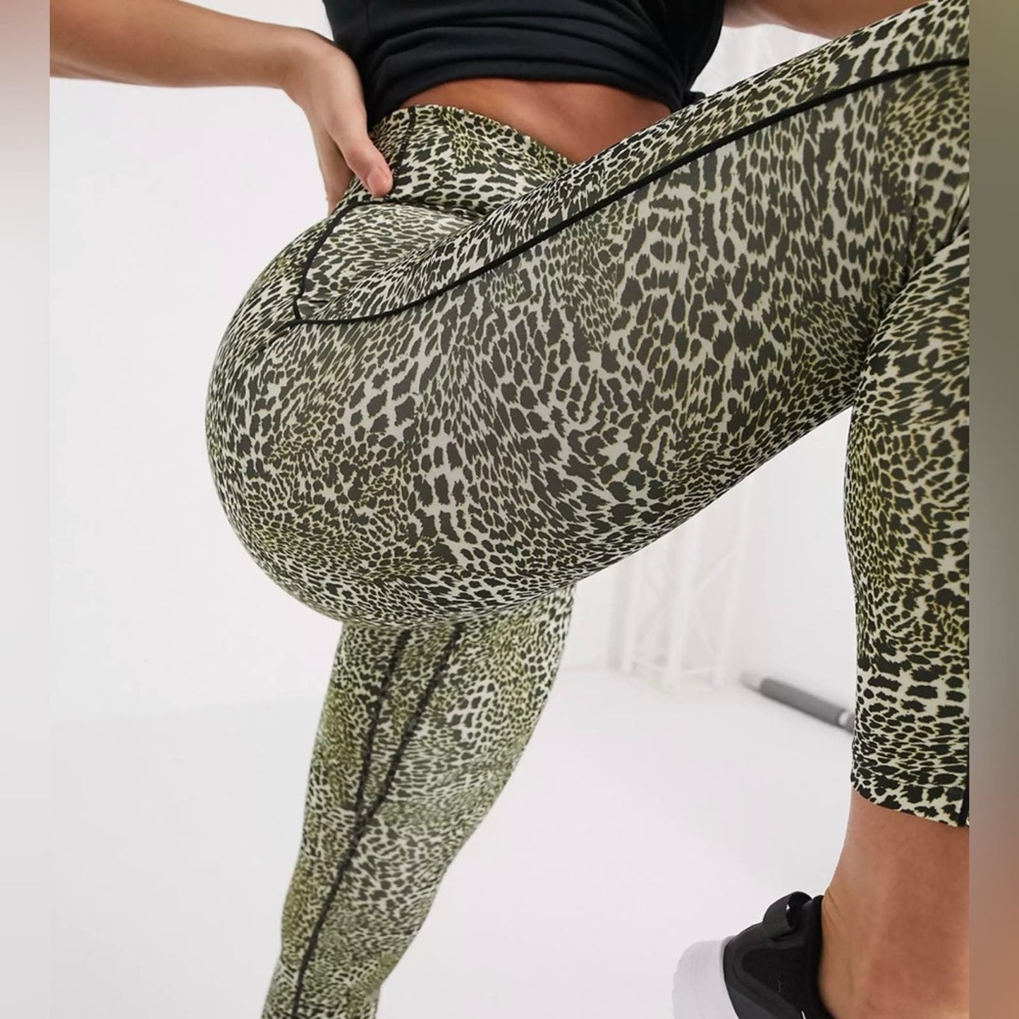 Nike Training one tight cropped leggings in leopard print SZ XXL