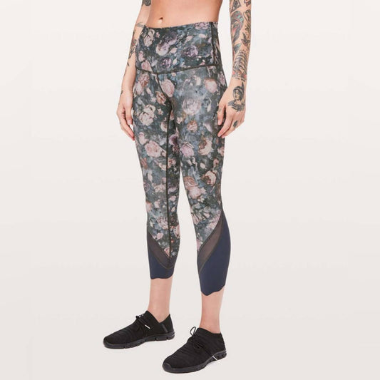 Lululemon Wunder Under Crop II
(Special Edition) *Scallop SZ 8